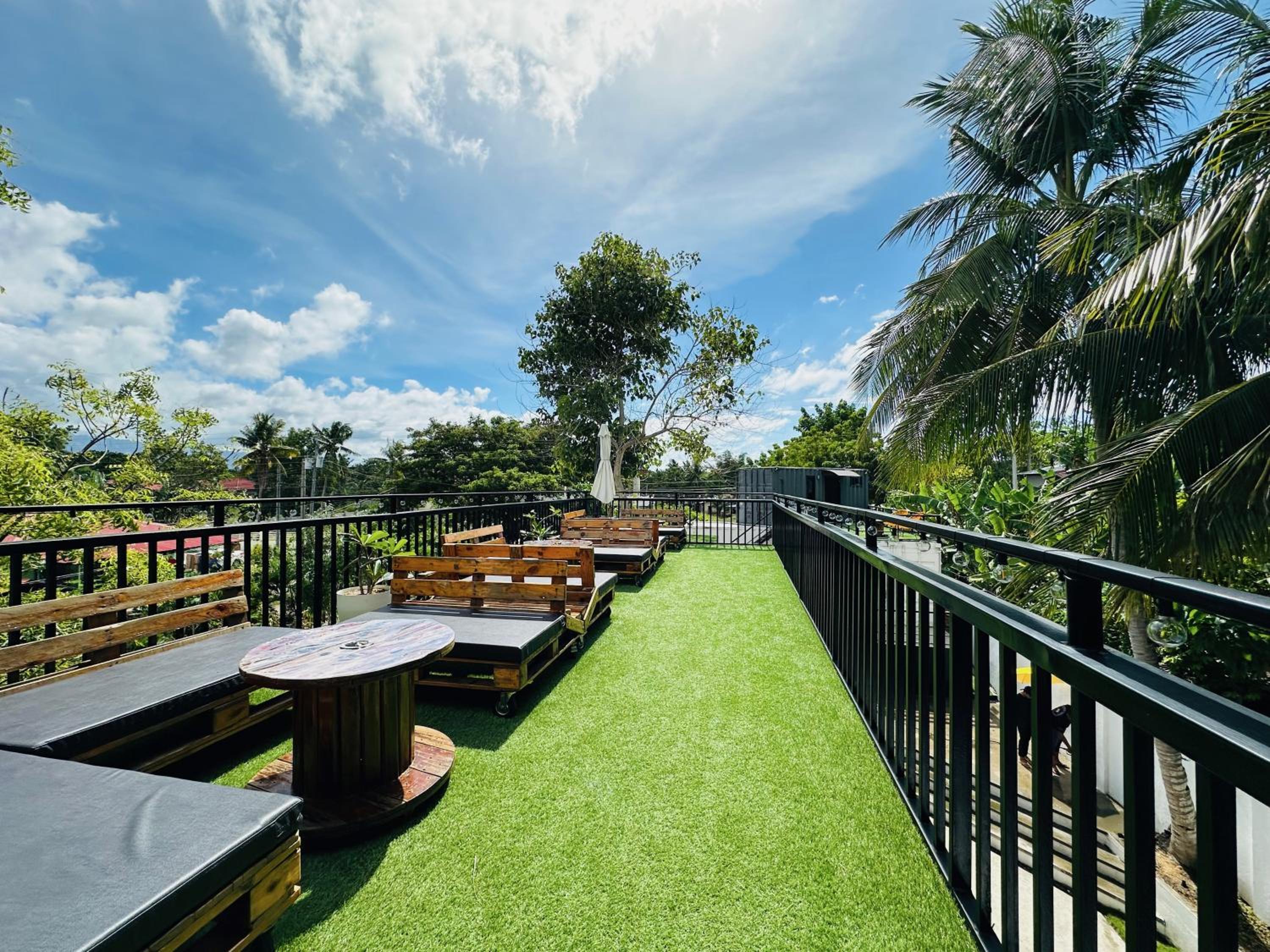 Pig Dive Hostel Moalboal
