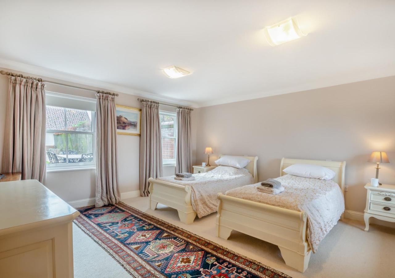 4 Bed in Thornham oc-888