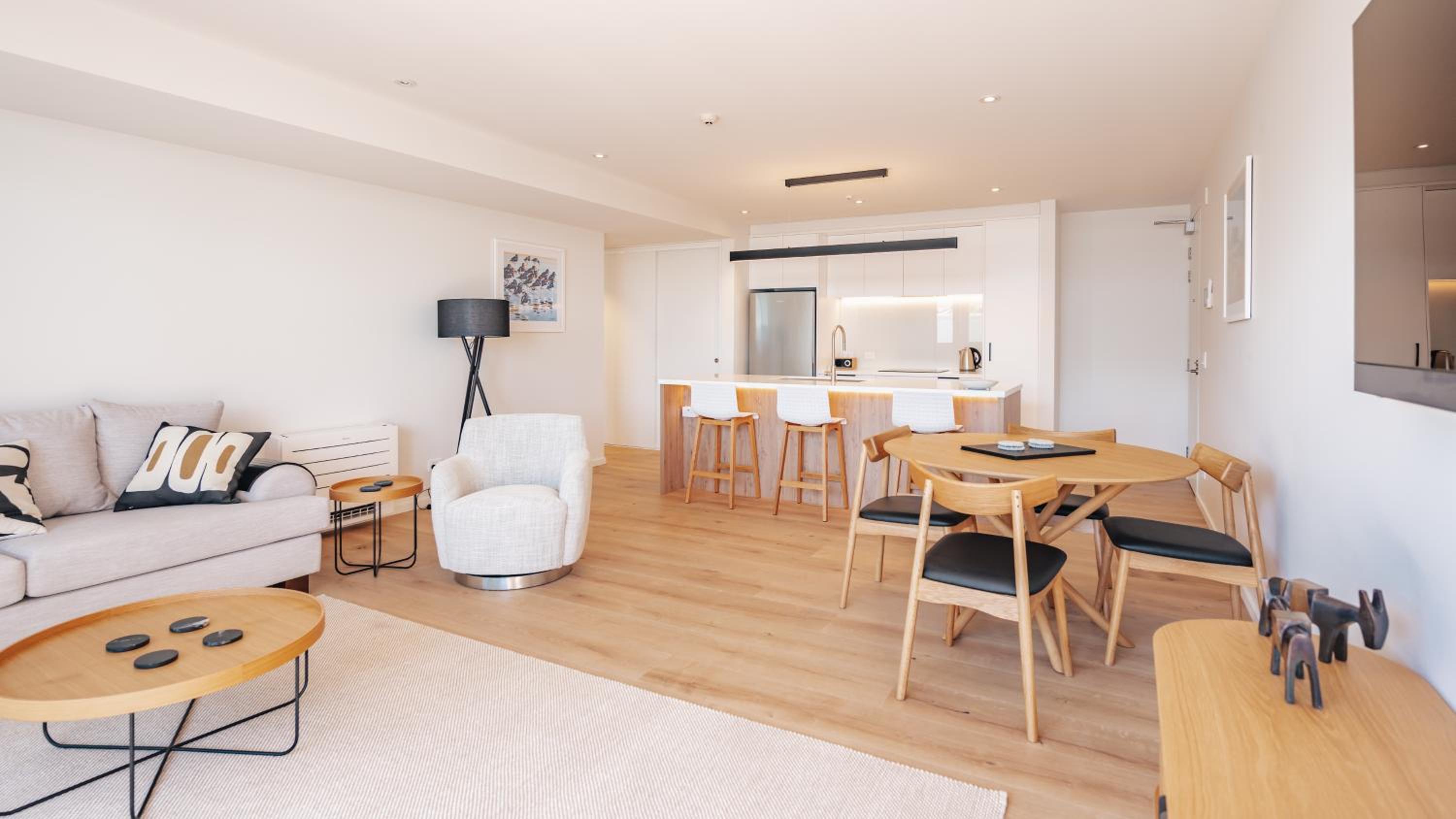 Beautiful urban apartment 5 view 4