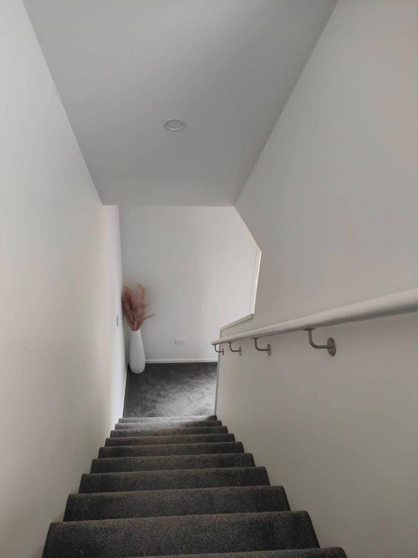 Stylish CBD Townhouse 10 Min Walk to One NZ Stadium view 4