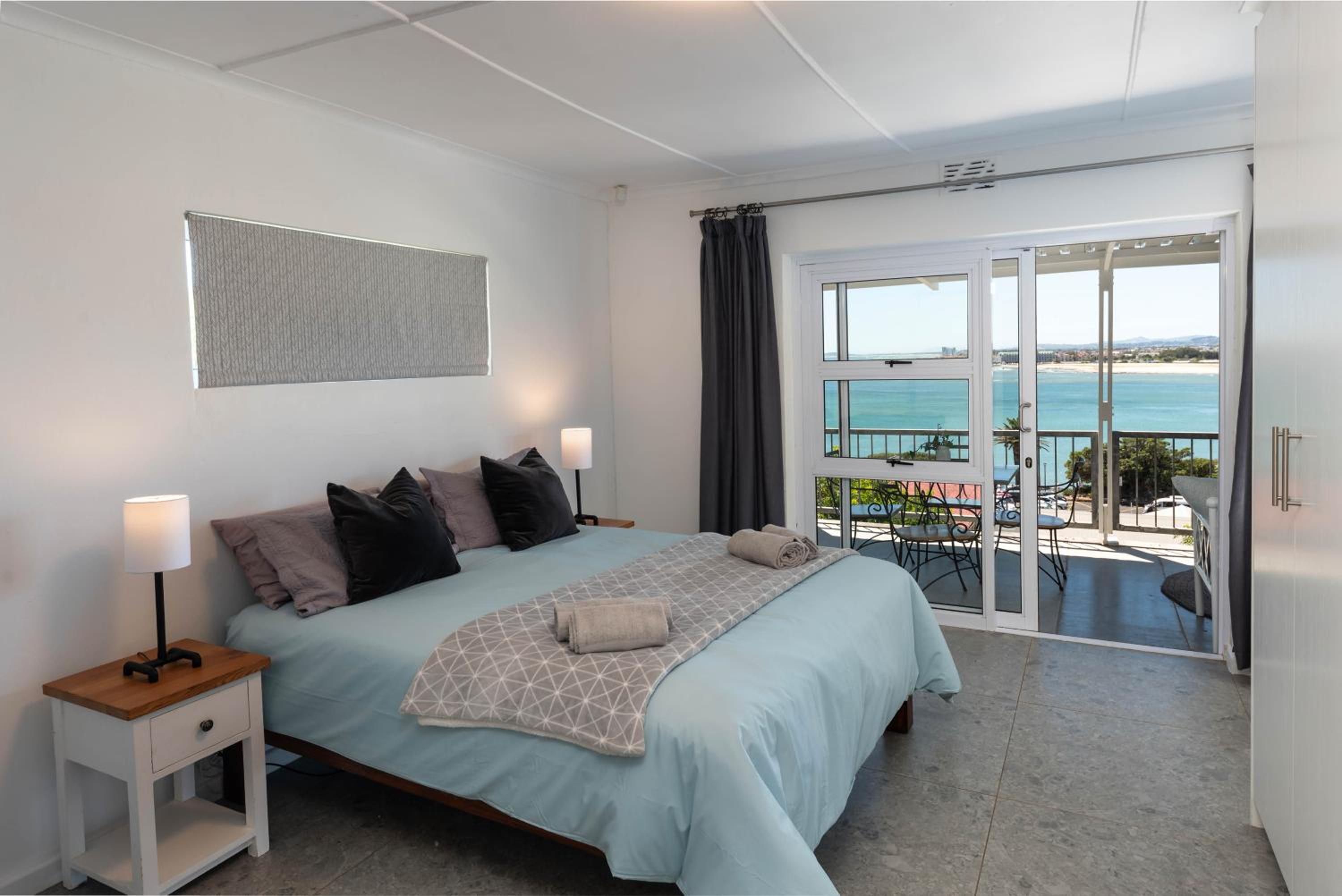 'Seaside Cottage', Sleeps 4 with a 3 minute walk from the beach!