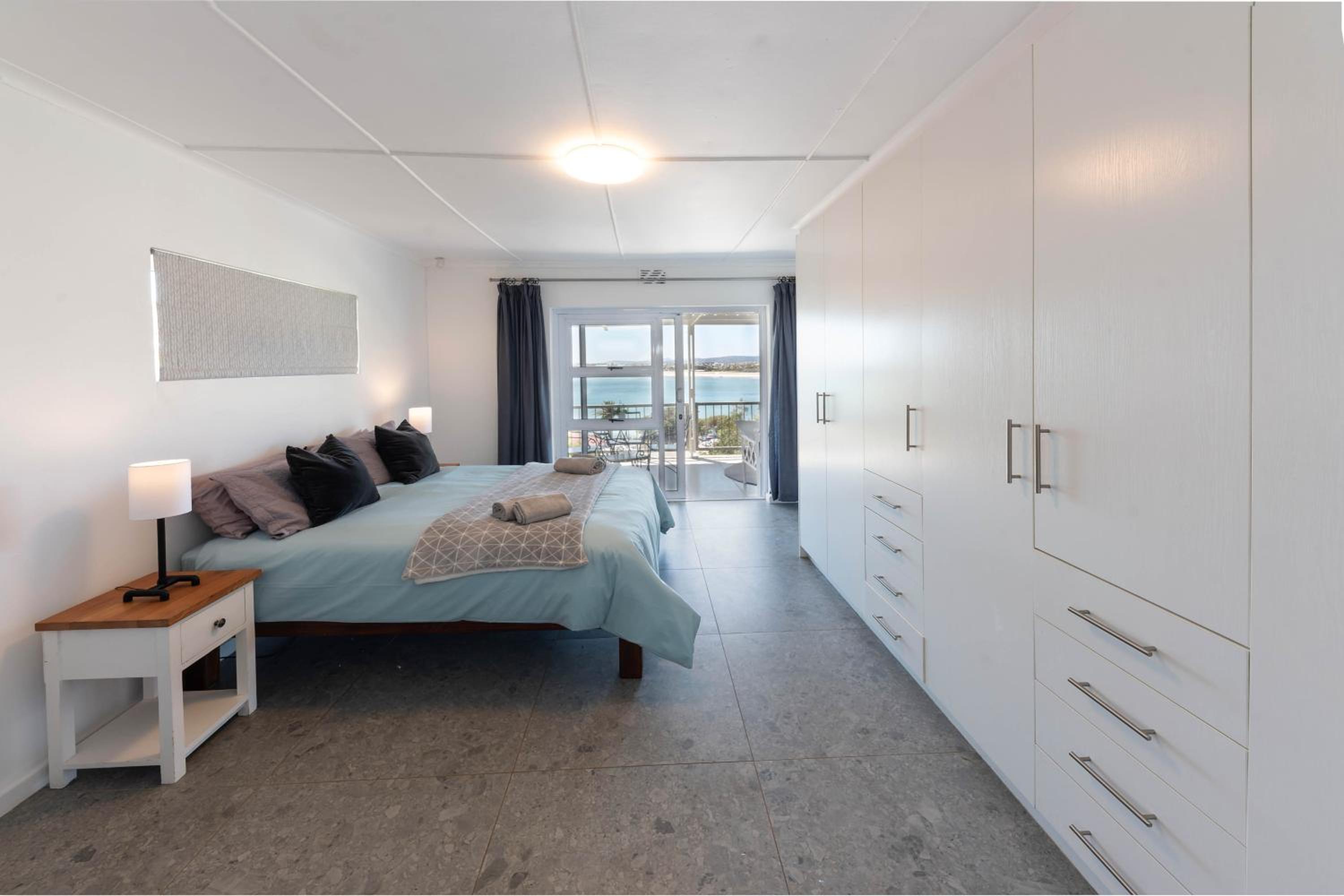 'Seaside Cottage', Sleeps 4 with a 3 minute walk from the beach!