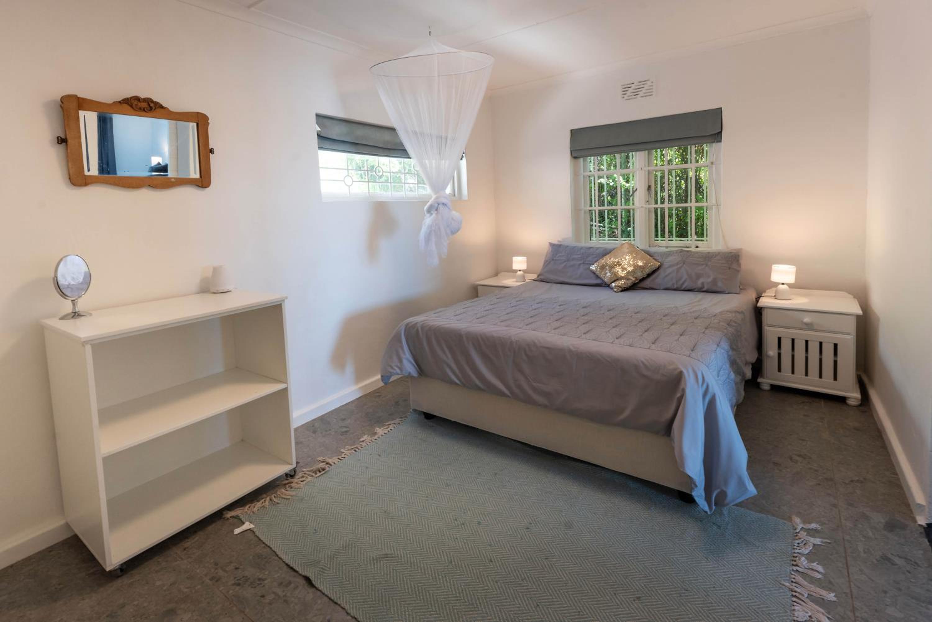 'Seaside Cottage', Sleeps 4 with a 3 minute walk from the beach!