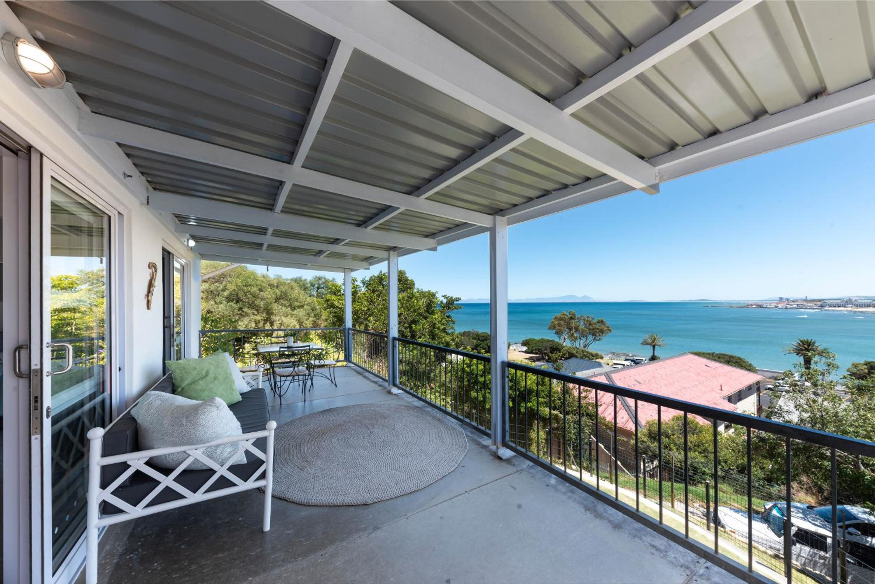 'Seaside Cottage', Sleeps 4 with a 3 minute walk from the beach!
