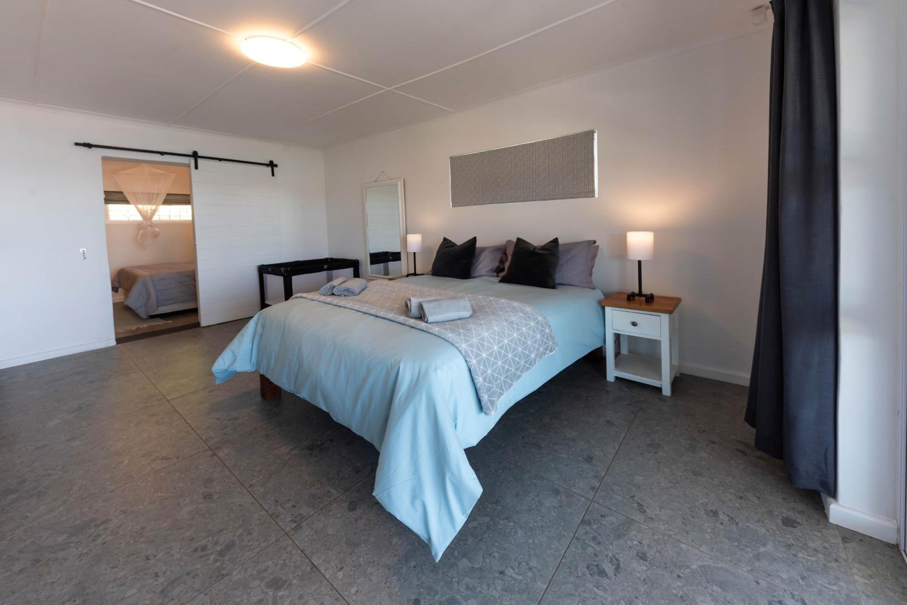 'Seaside Cottage', Sleeps 4 with a 3 minute walk from the beach!