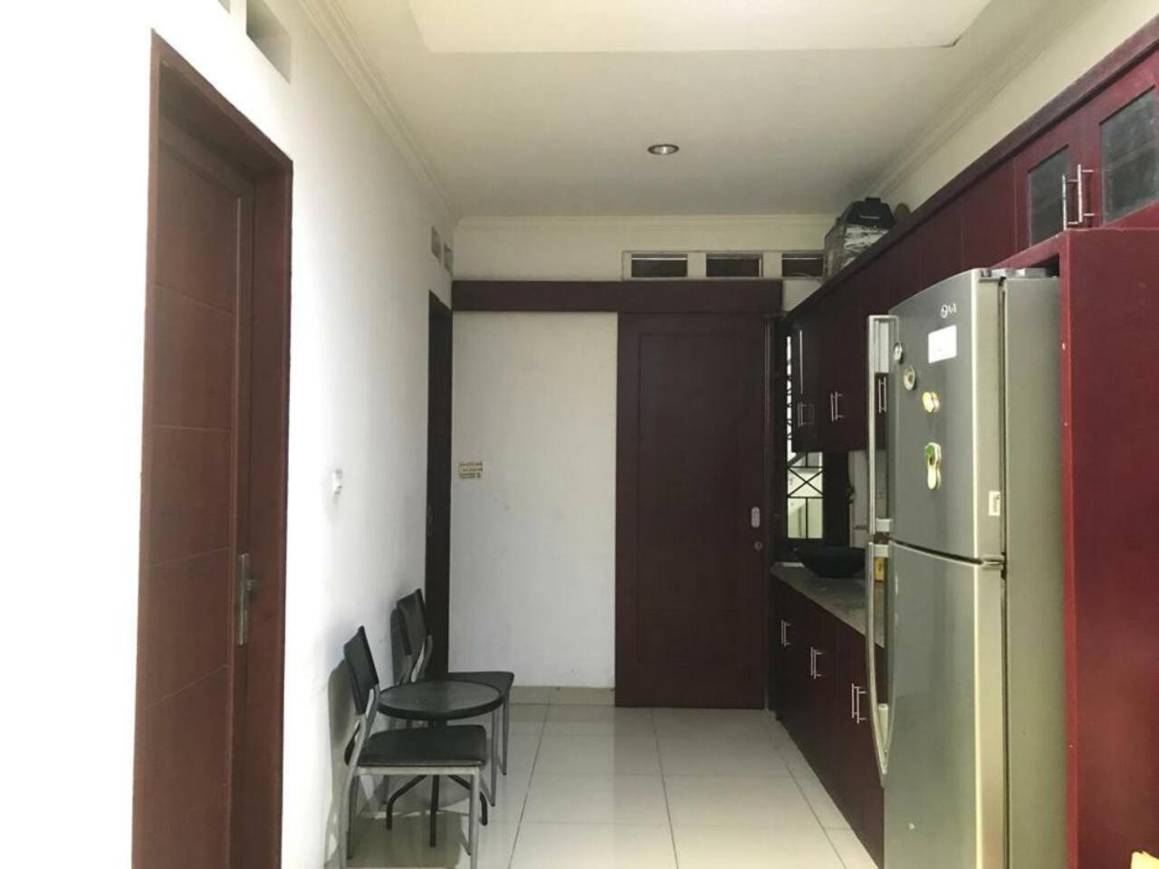 Cozy house in Pekayon, Bekasi view 4
