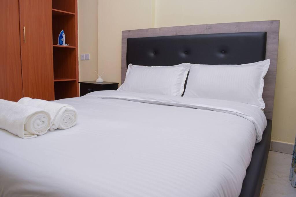 Marvel Homes Modern 1BR Fast WiFi Balcony Near Town Perfect for Work & Stay view 3