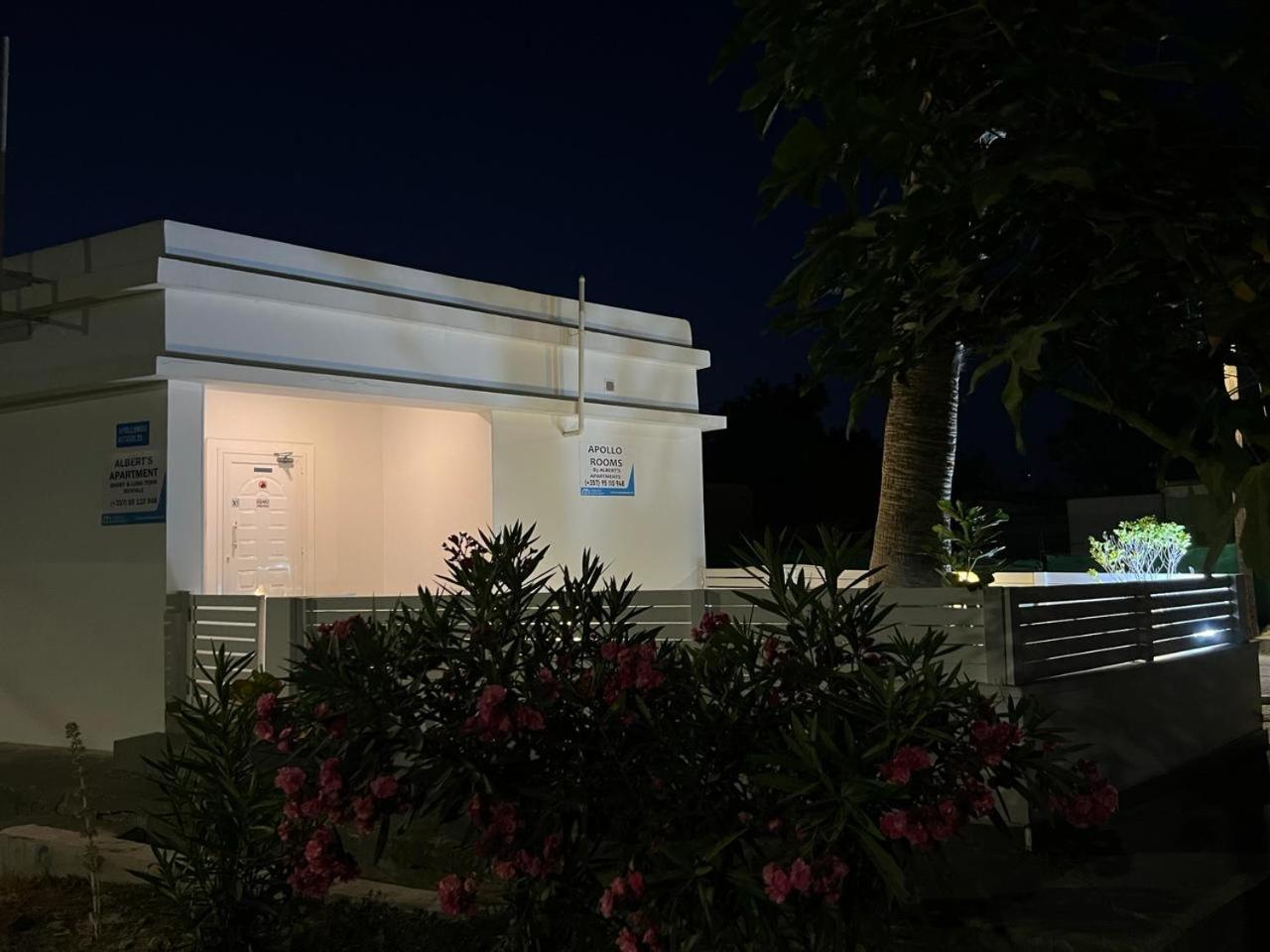 Apollo Rooms by Albert's Apartment