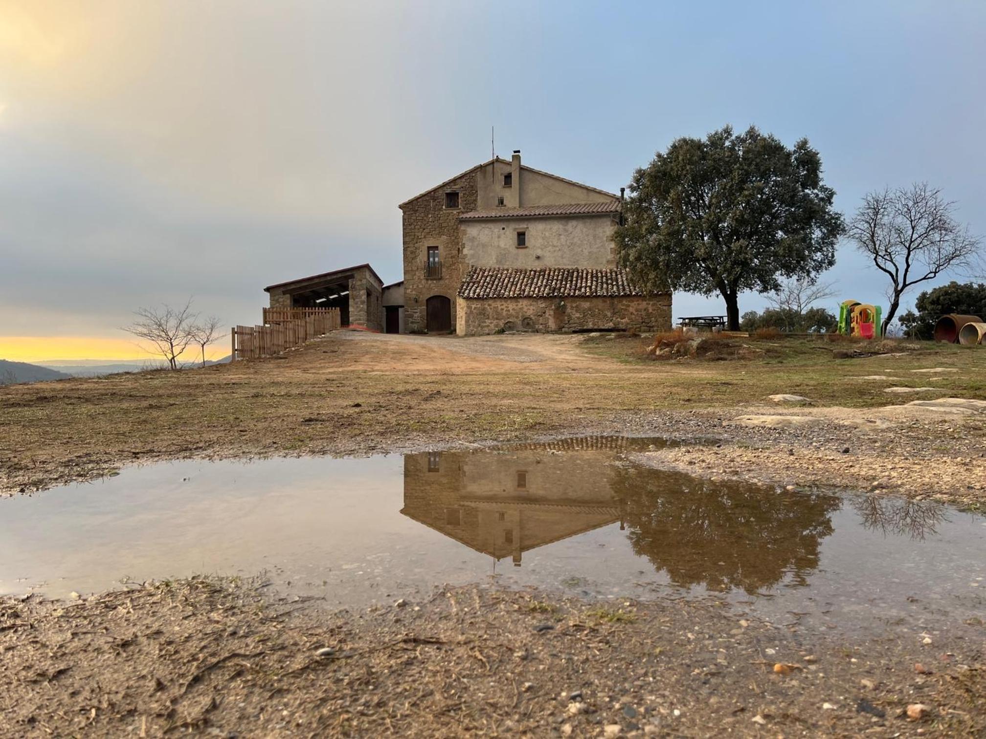 Masia Manonelles view 4