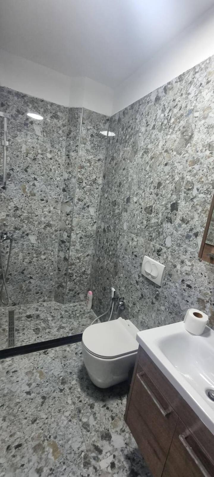 2# Lovely spacious 1-Bedroom Apart photo 5