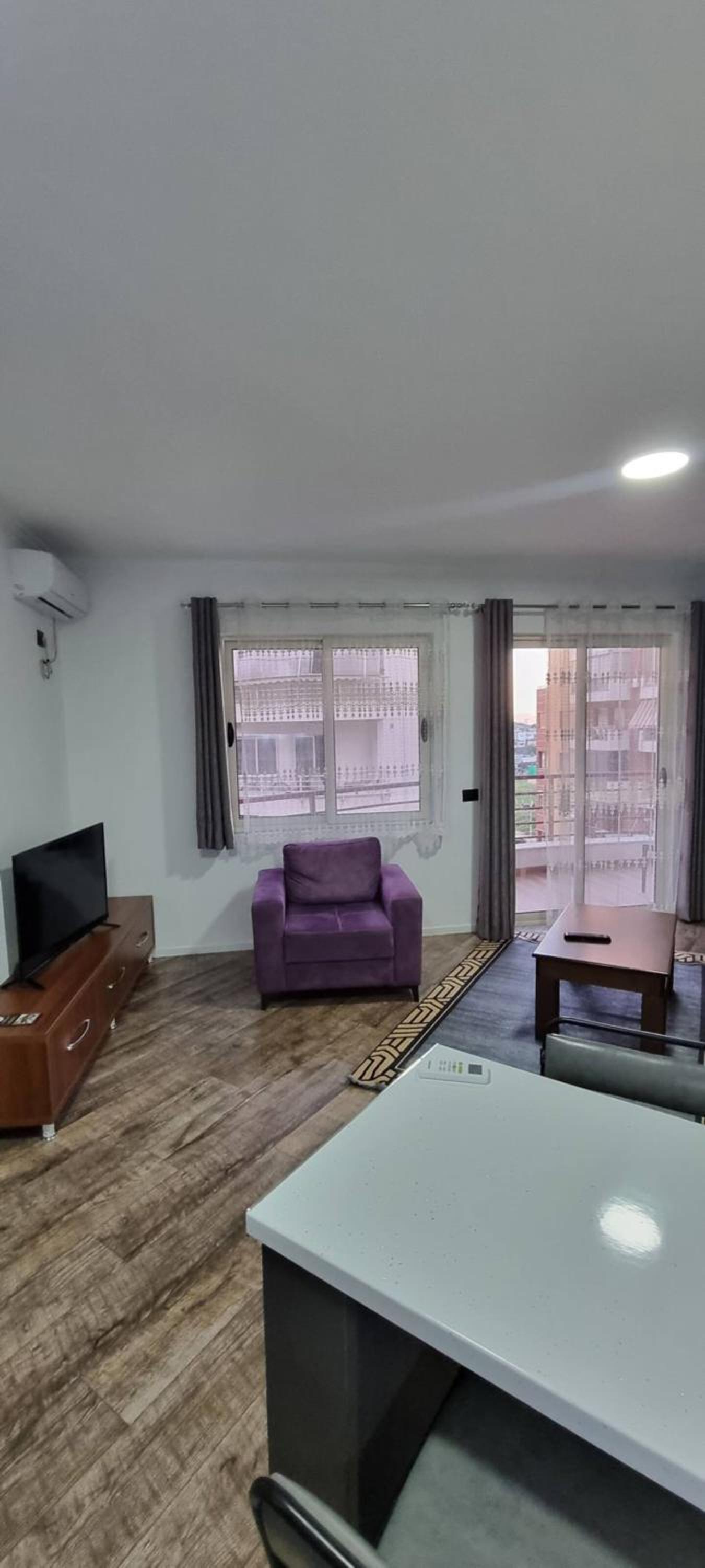 2# Lovely spacious 1-Bedroom Apart