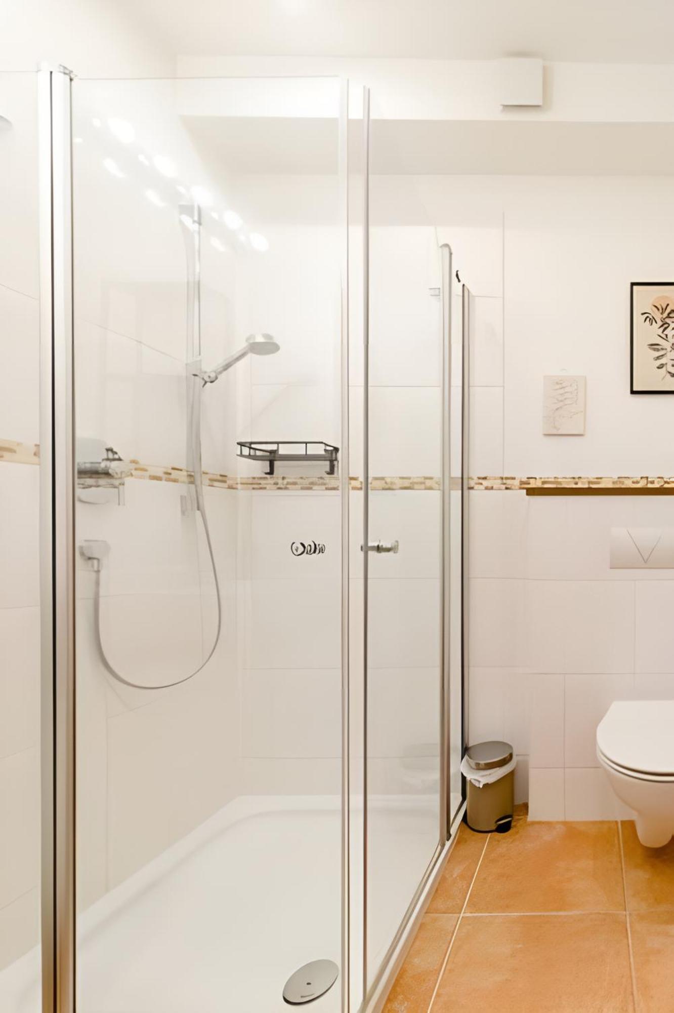 Komfortables Doppelzimmer in Kehl Goldscheuer - 1A Guesthouse - Property Image 12