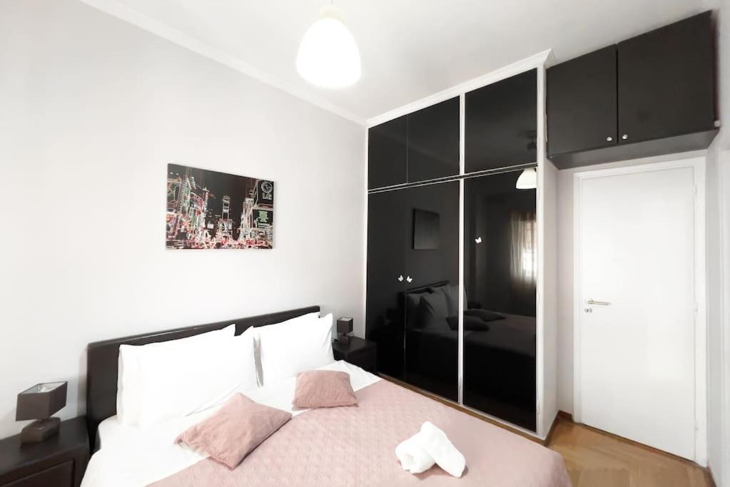 Urban Dreamscape Apt near Acropolis