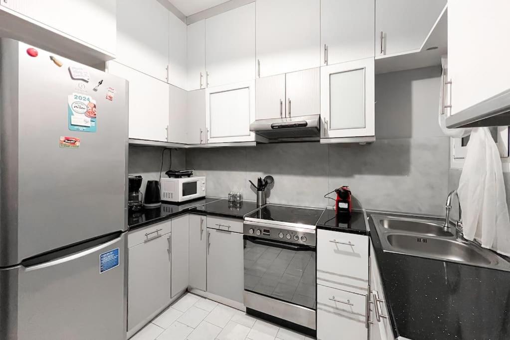 Urban Dreamscape Apt near Acropolis