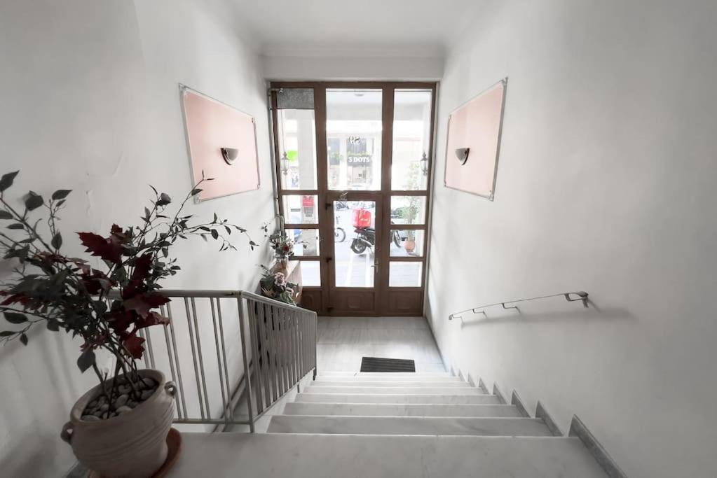 Urban Dreamscape Apt near Acropolis
