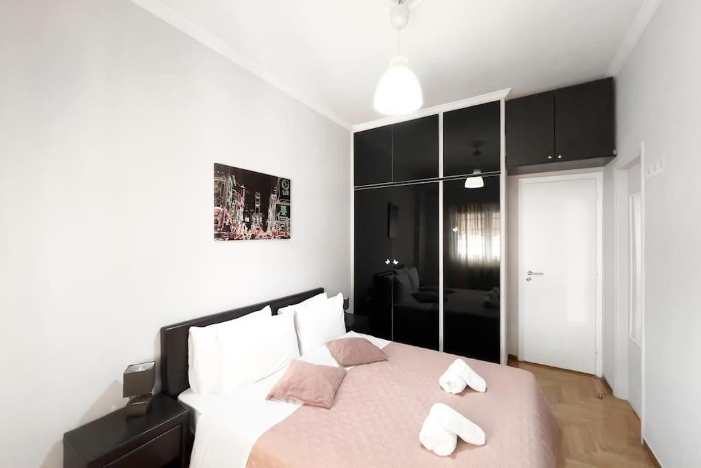 Urban Dreamscape Apt near Acropolis