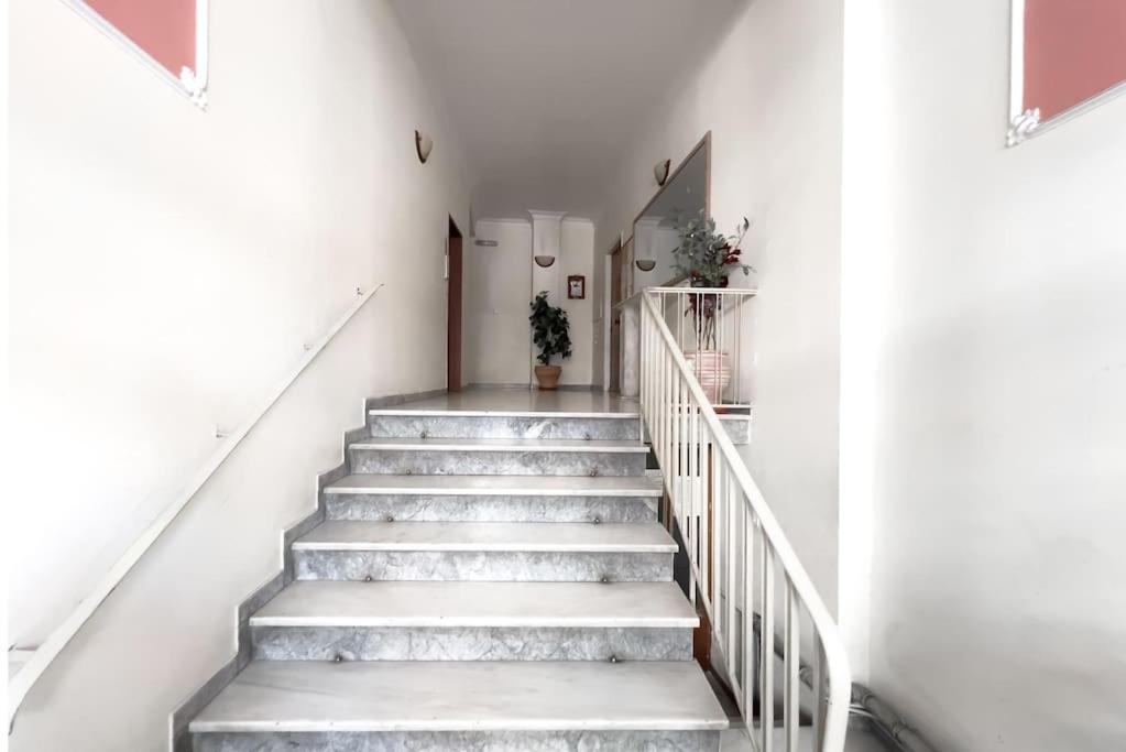 Urban Dreamscape Apt near Acropolis