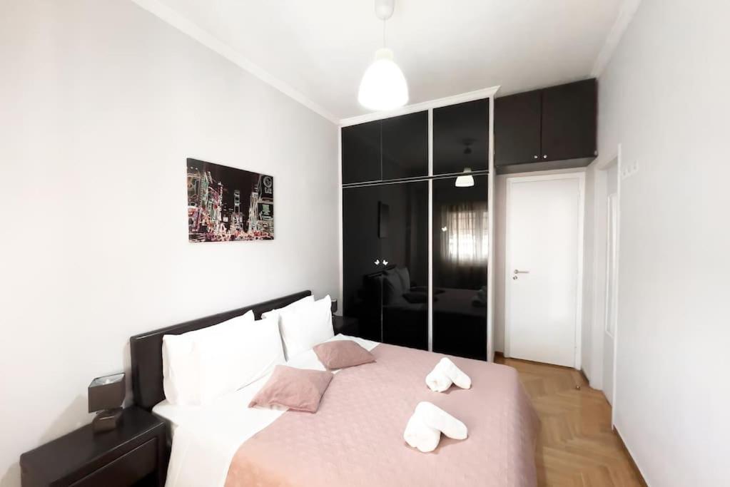 Urban Dreamscape Apt near Acropolis