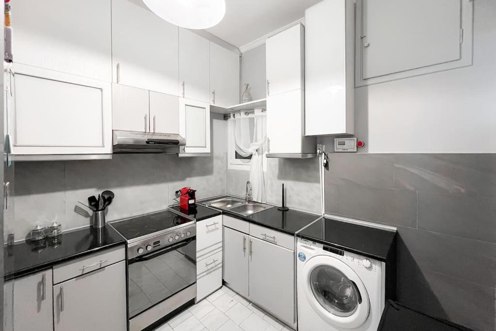 Urban Dreamscape Apt near Acropolis