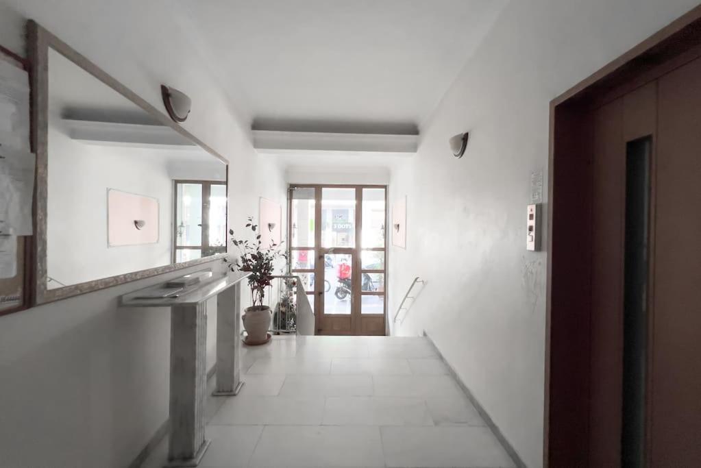 Urban Dreamscape Apt near Acropolis