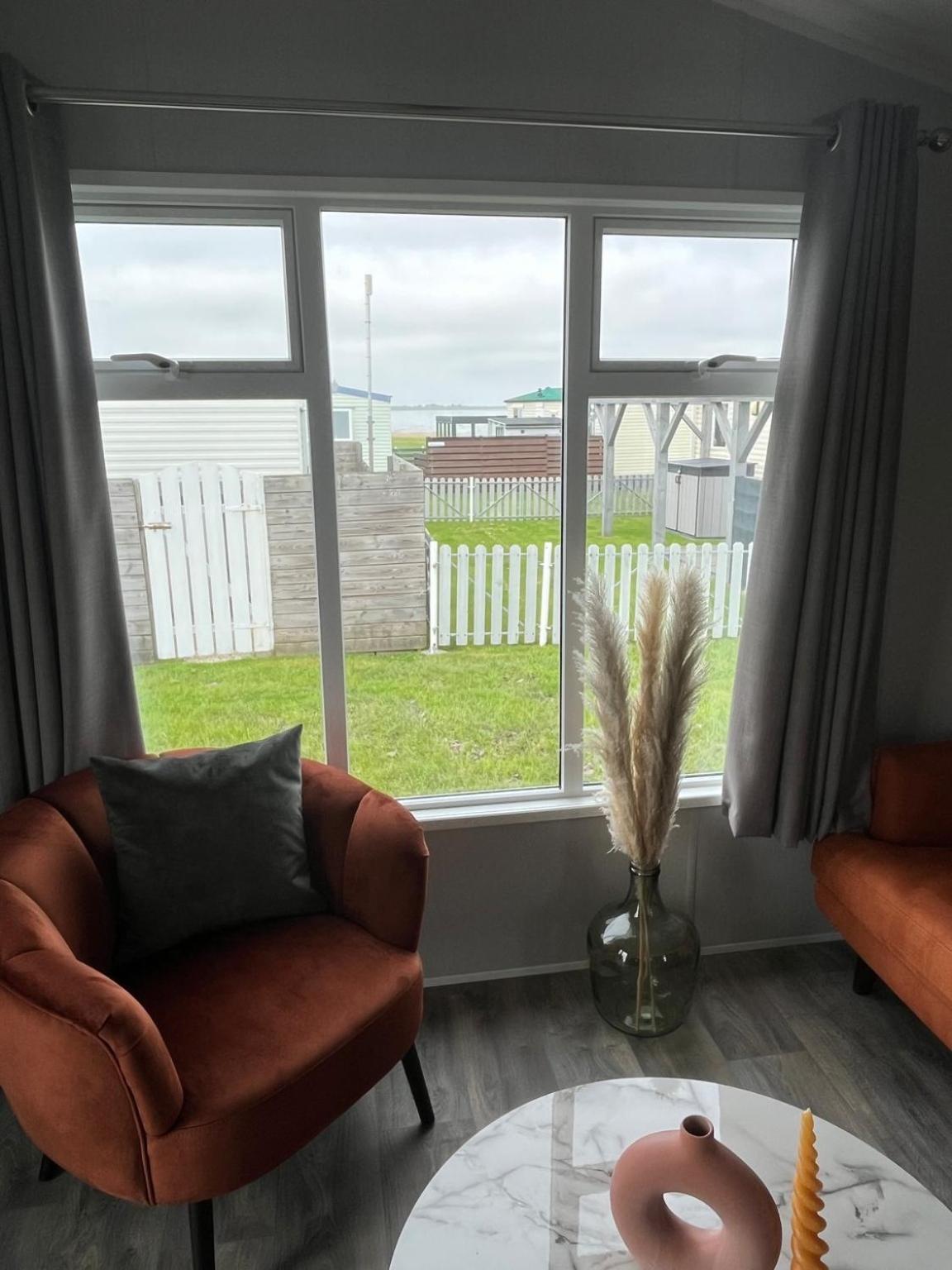 Neues Ferienhaus Chalet Nr73 zweite Reihe direkt am Wattenmeer, komplett eingezäunt