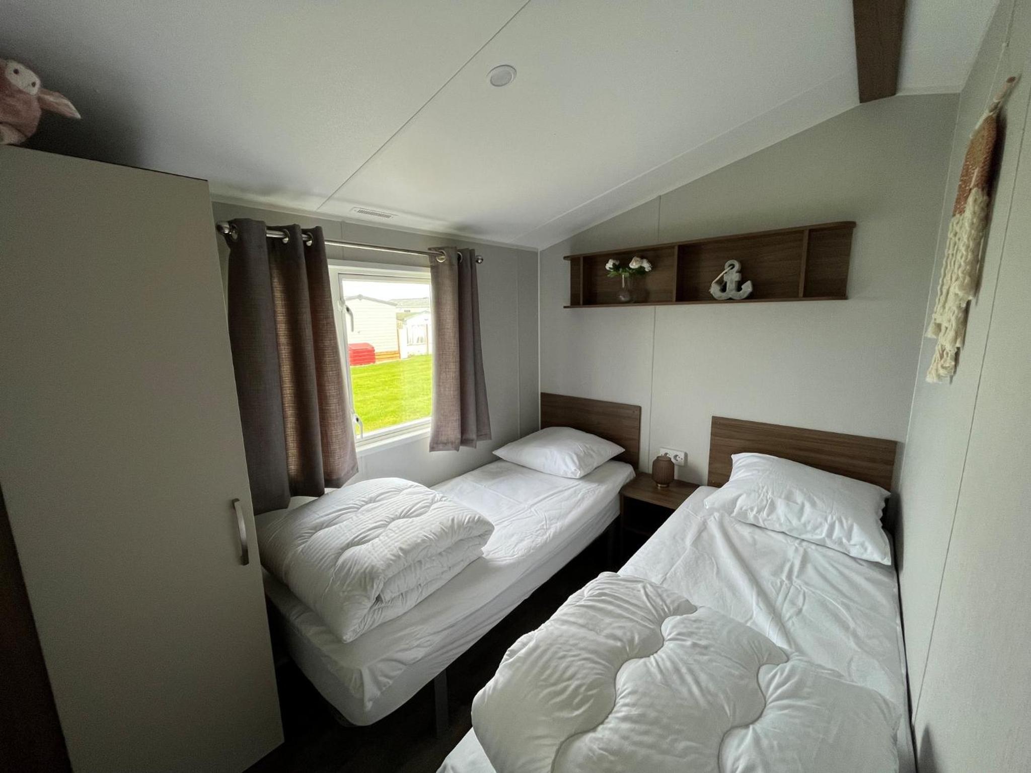 Neues Ferienhaus Chalet Nr73 zweite Reihe direkt am Wattenmeer, komplett eingezäunt