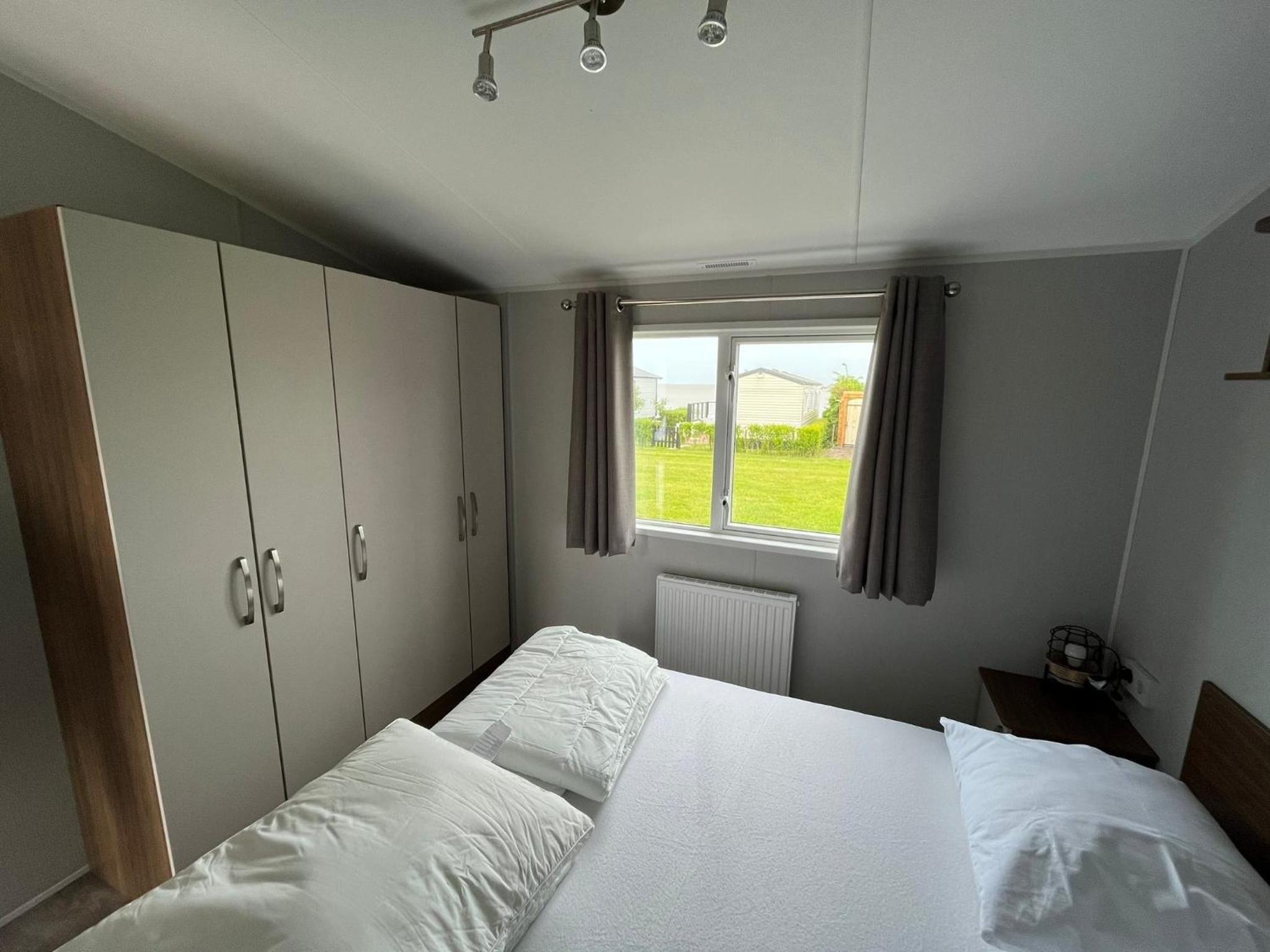 Neues Ferienhaus Chalet Nr73 zweite Reihe direkt am Wattenmeer, komplett eingezäunt