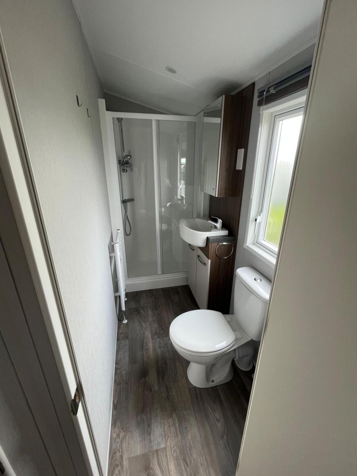 Neues Ferienhaus Chalet Nr73 zweite Reihe direkt am Wattenmeer, komplett eingezäunt