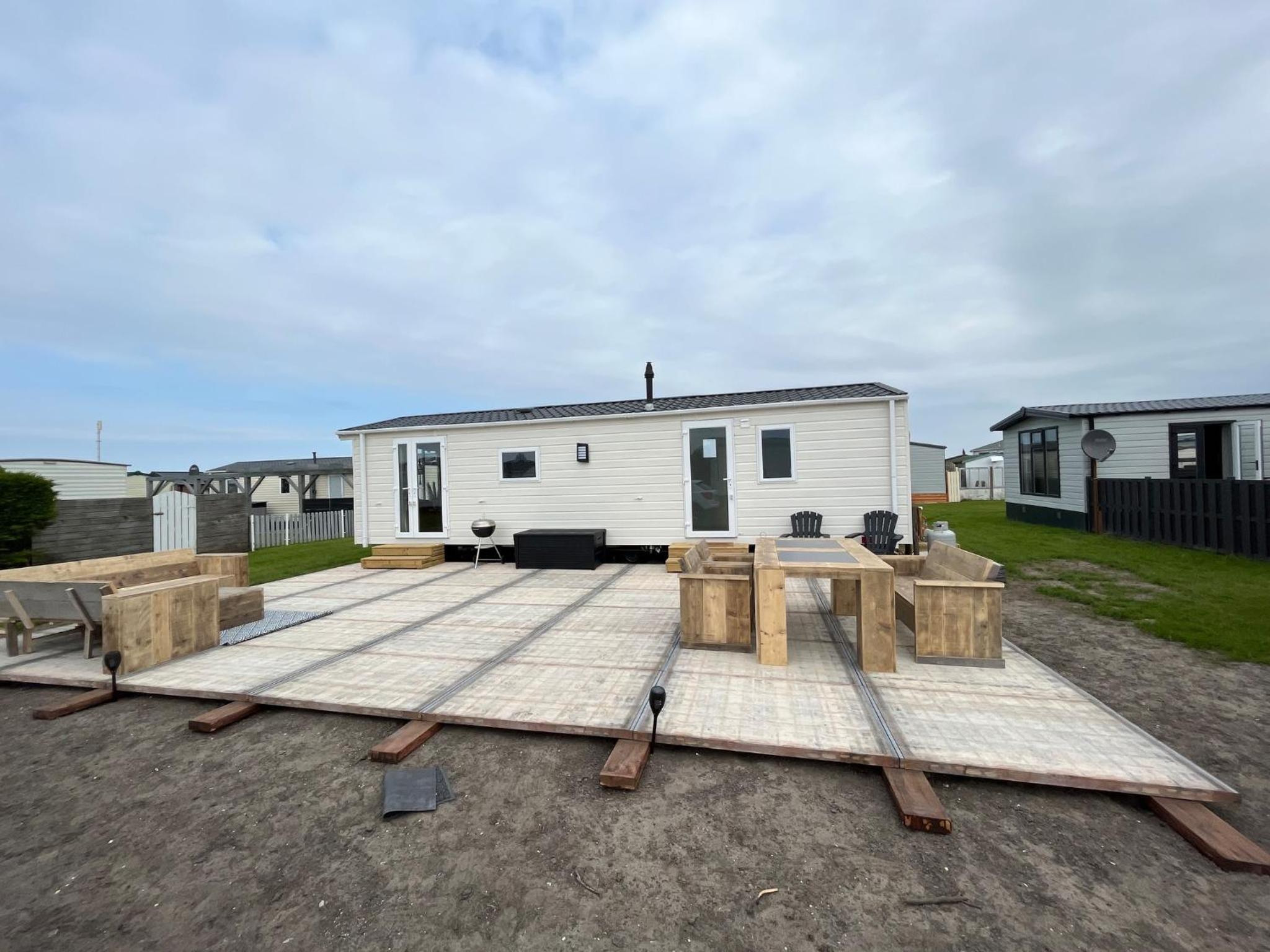 Neues Ferienhaus Chalet Nr73 zweite Reihe direkt am Wattenmeer, komplett eingezäunt