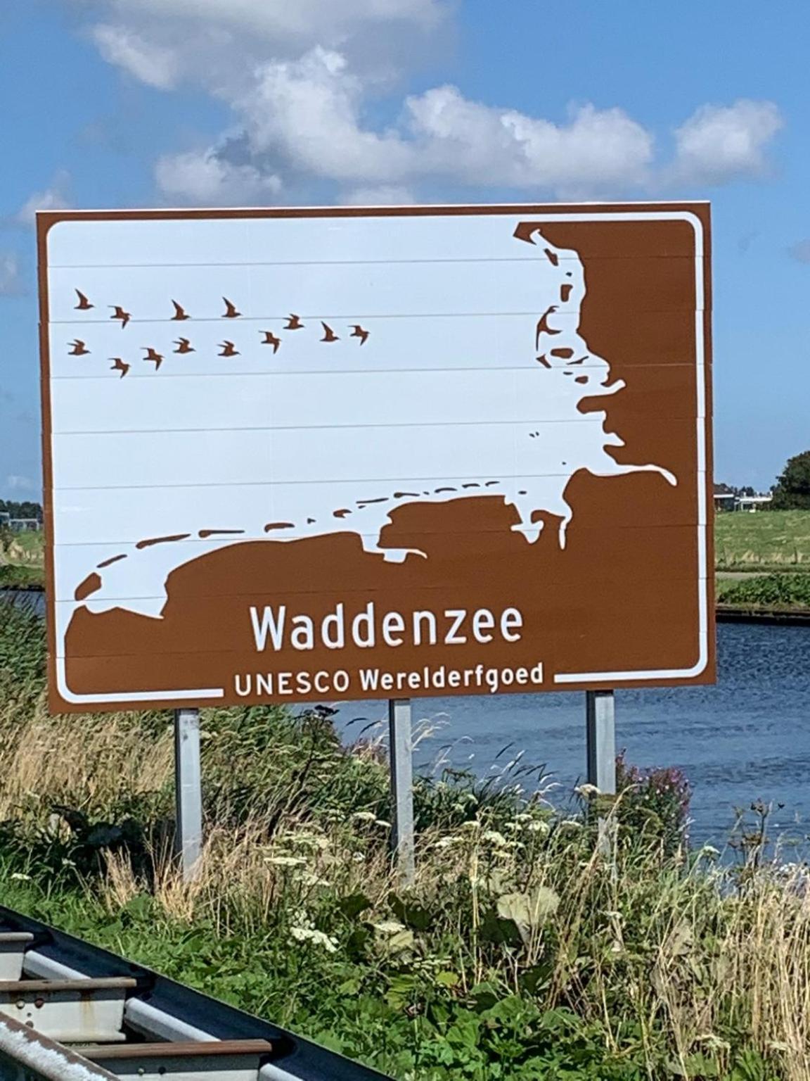 Neues Ferienhaus Chalet Nr73 zweite Reihe direkt am Wattenmeer, komplett eingezäunt