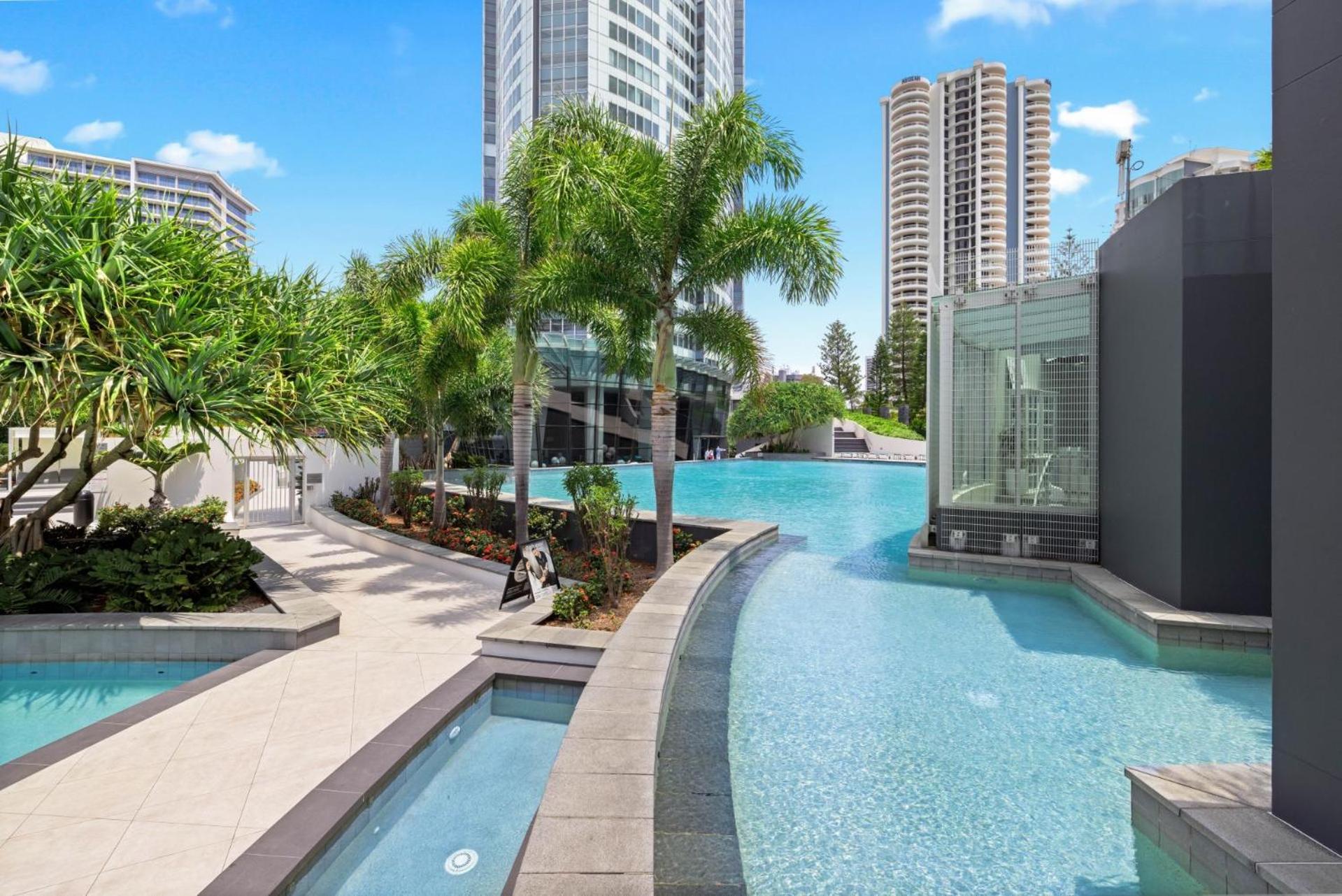 Hinterland Views! - Q Tower Apartments - From Level 3 - Self Contained & Privately Managed - Wow Stay