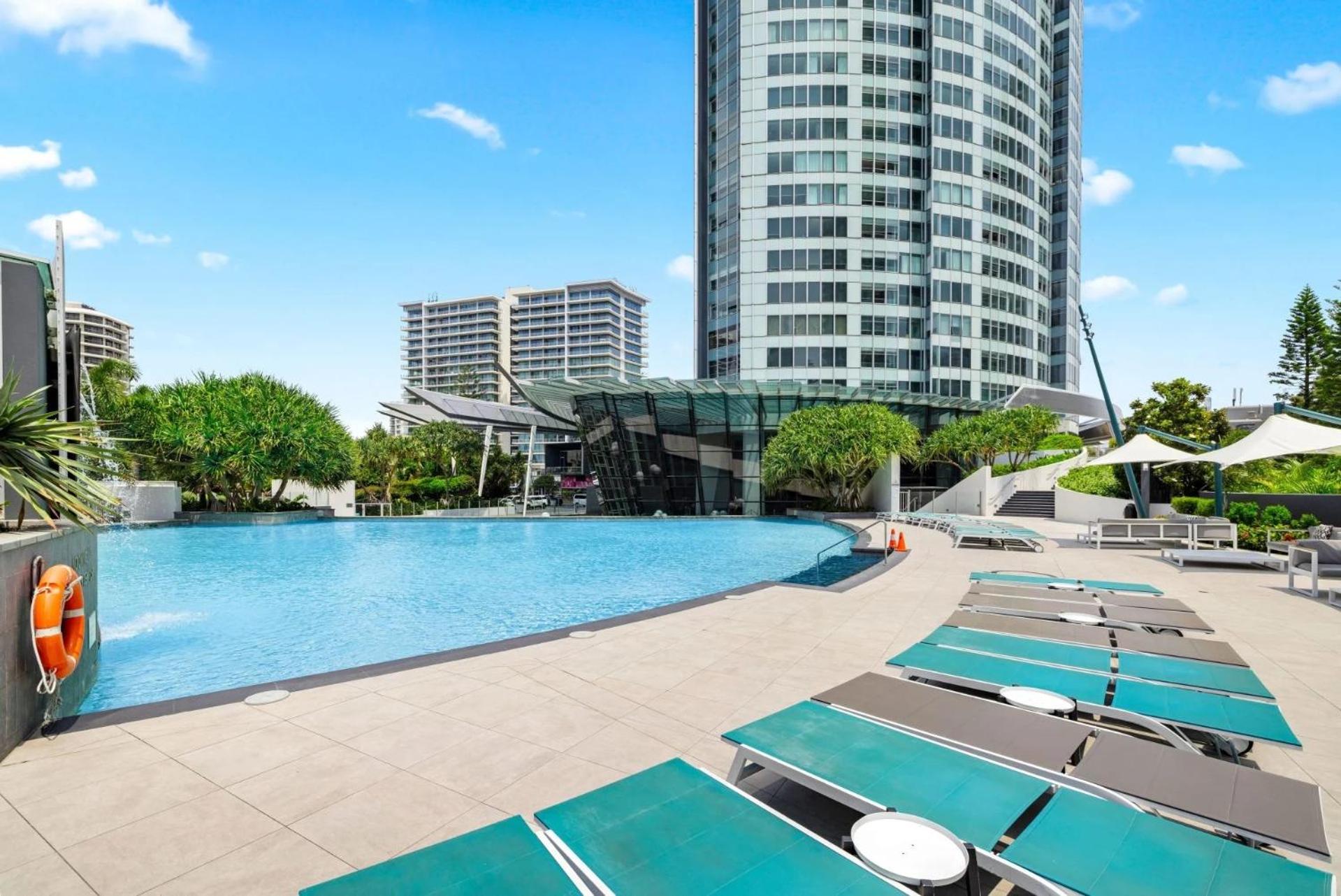 Hinterland Views! - Q Tower Apartments - From Level 3 - Self Contained & Privately Managed - Wow Stay