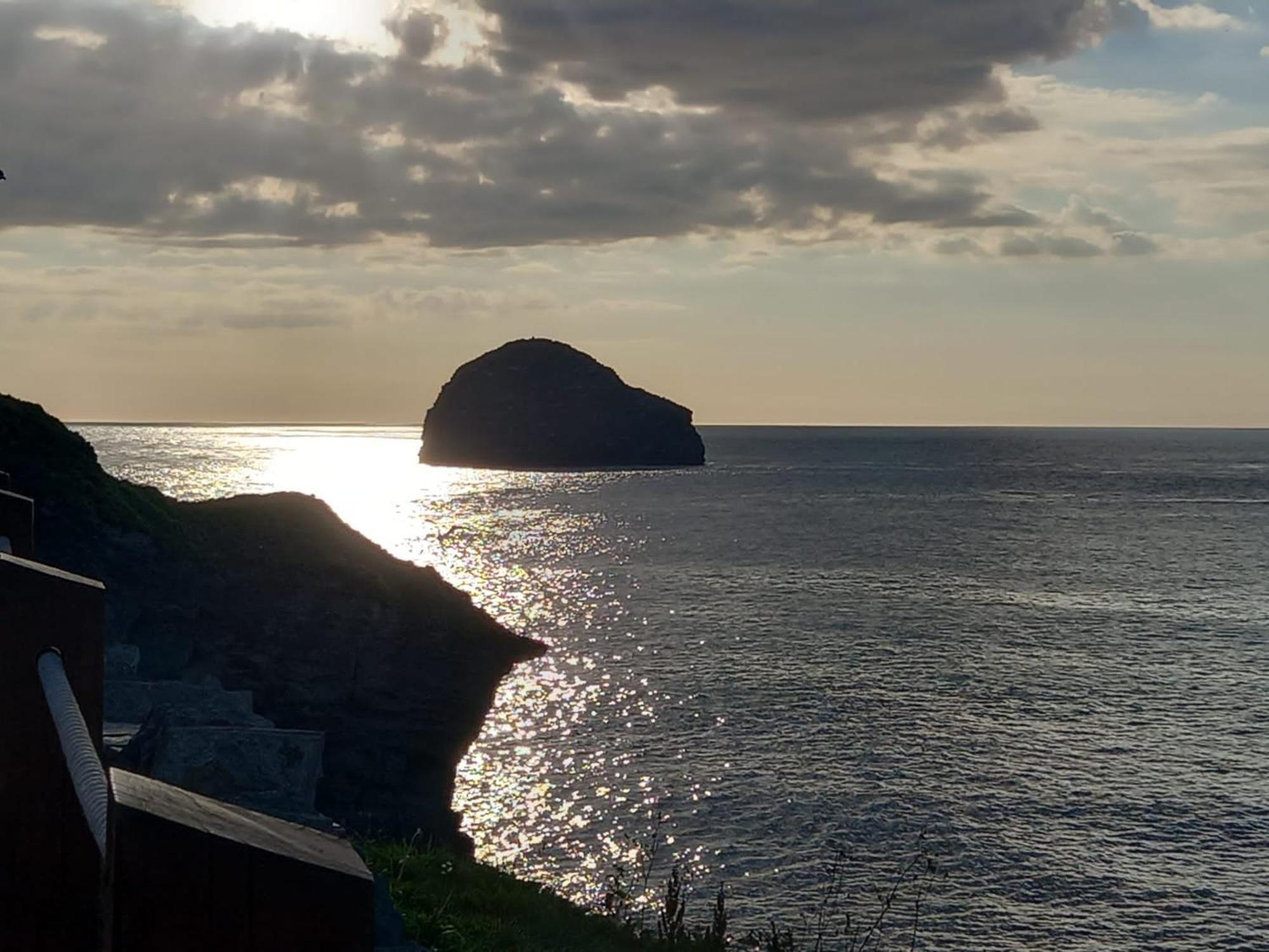 Cosy 3 Bedroom House on Cornish estate with pool view 4