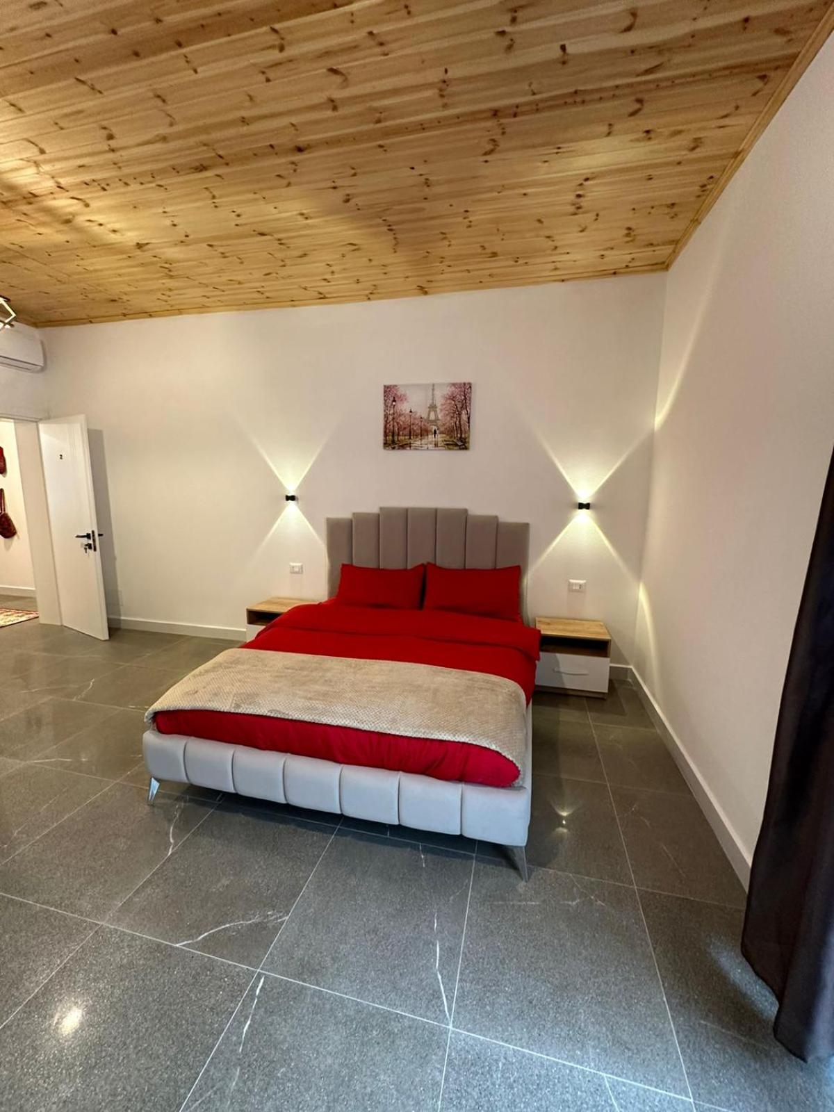 Qyteza Guest House & Camping