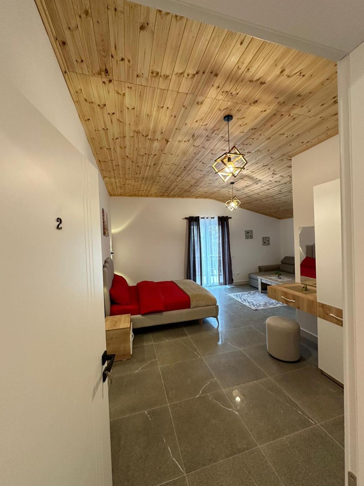Qyteza Guest House & Camping