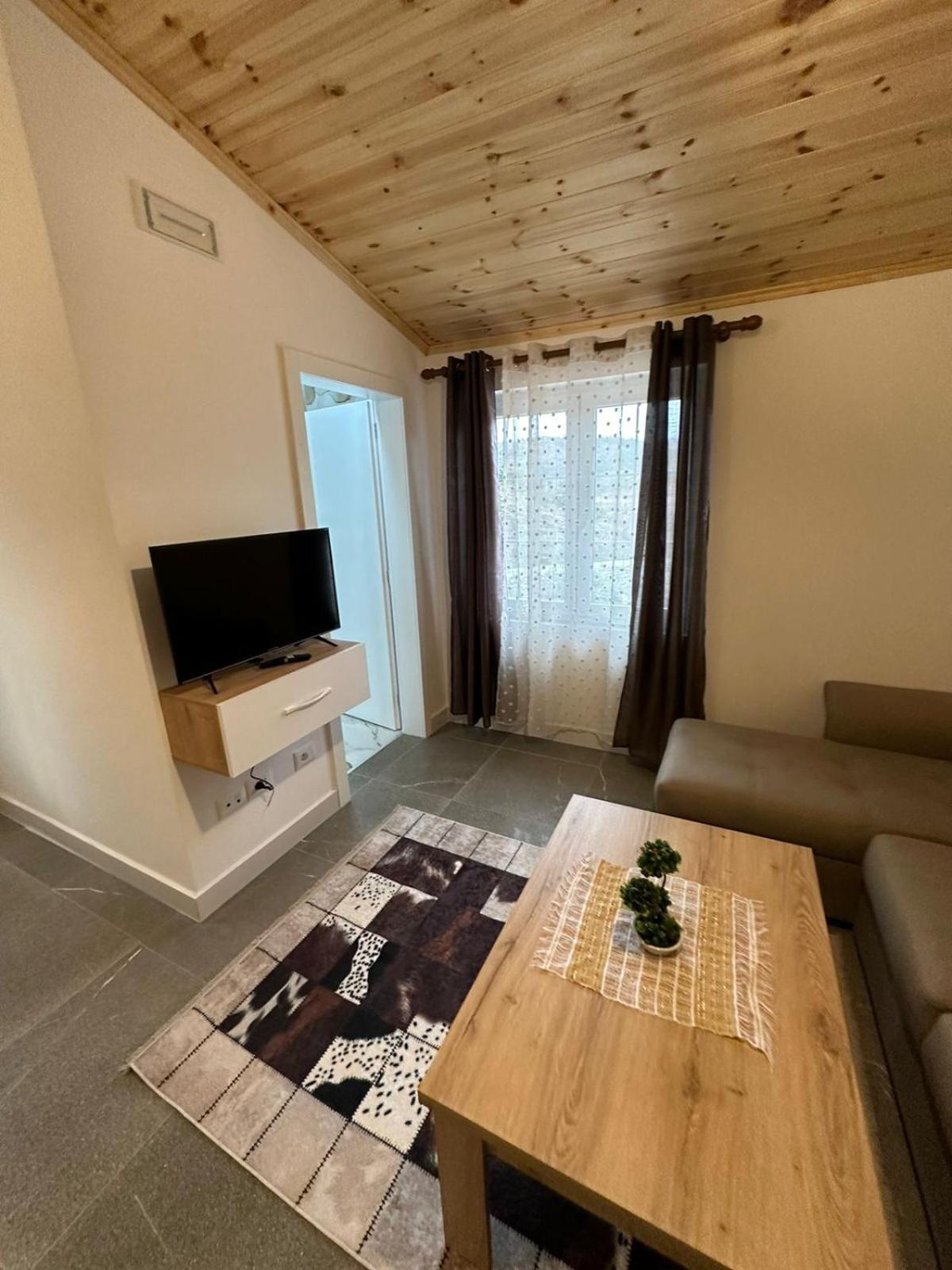 Qyteza Guest House & Camping