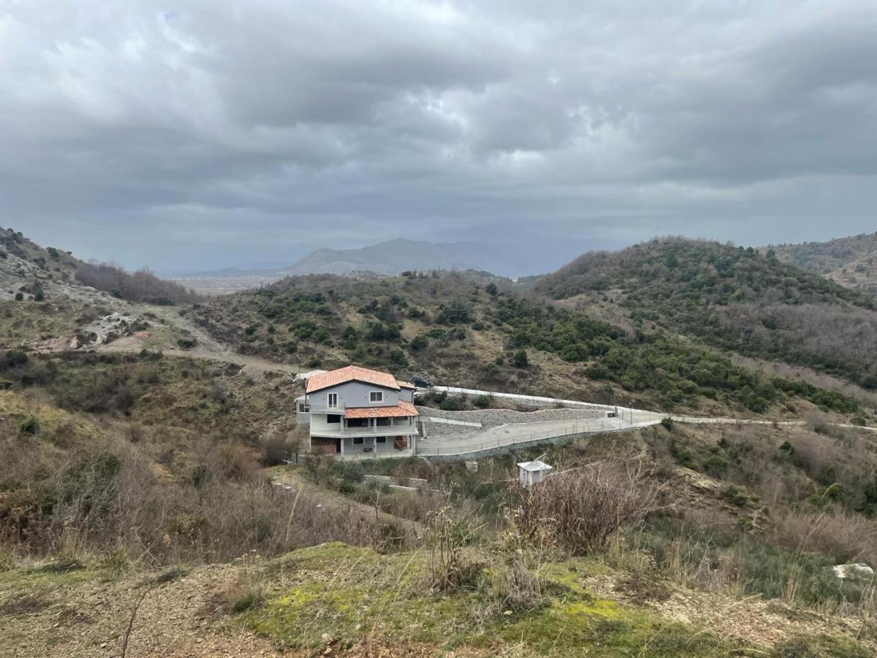 Qyteza Guest House & Camping