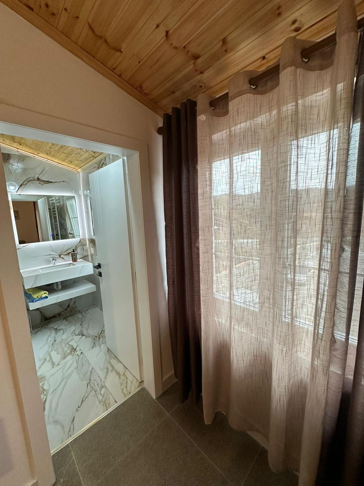 Qyteza Guest House & Camping