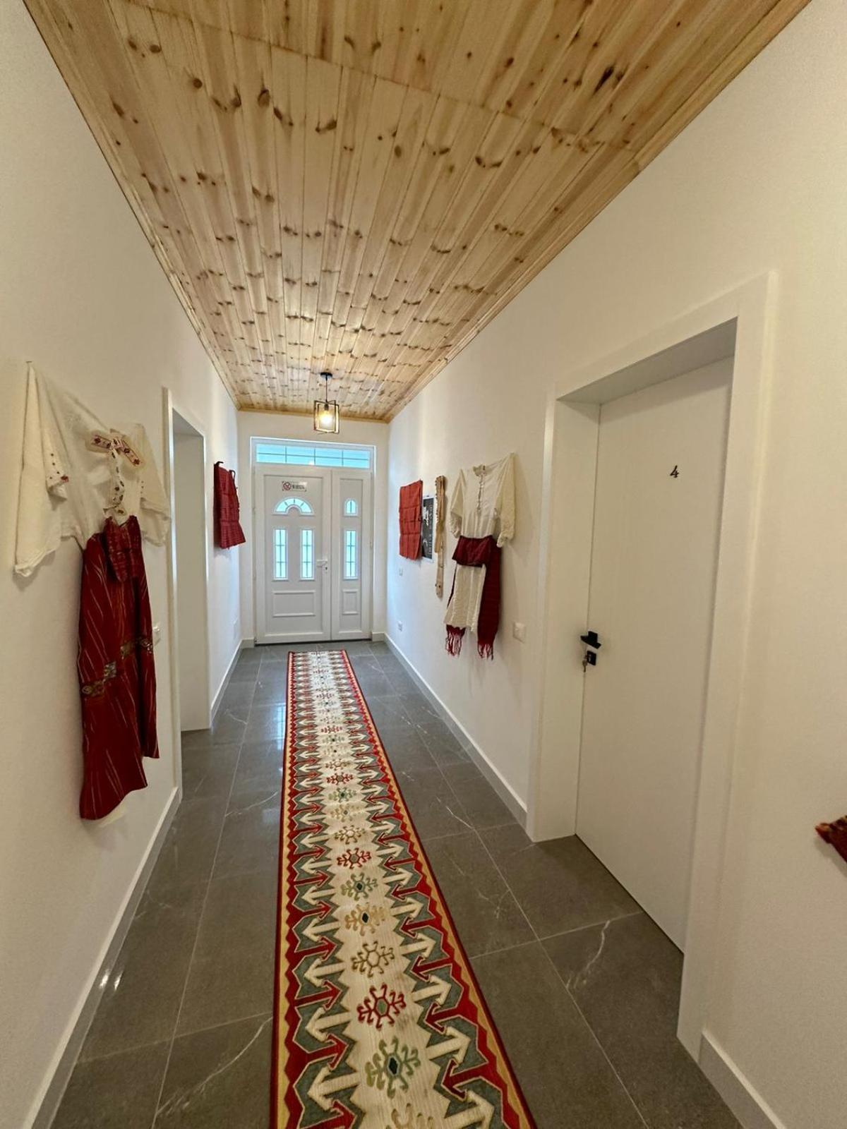 Qyteza Guest House & Camping