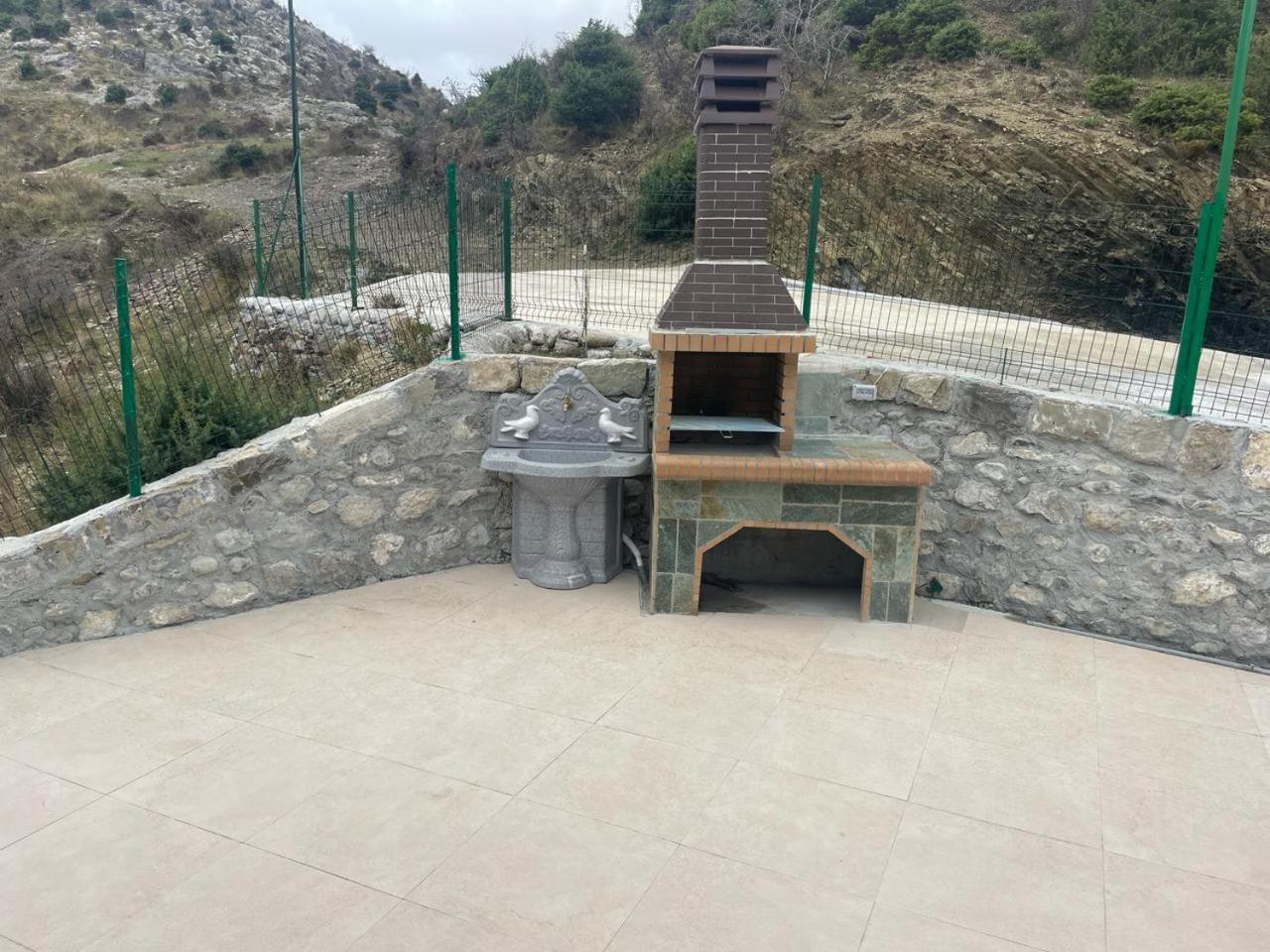 Qyteza Guest House & Camping