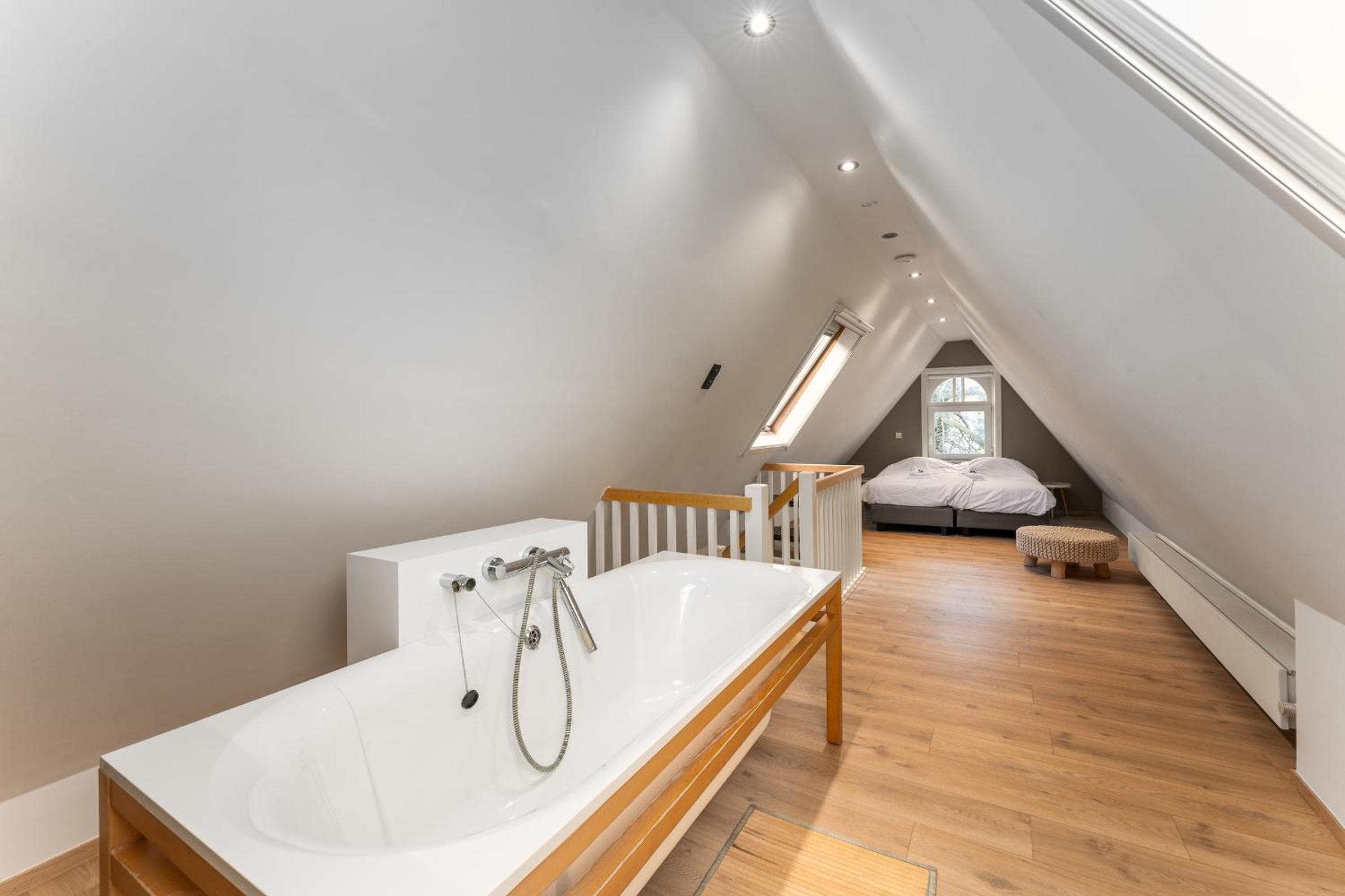 Brugse charme huis met tuin aan het water 8p