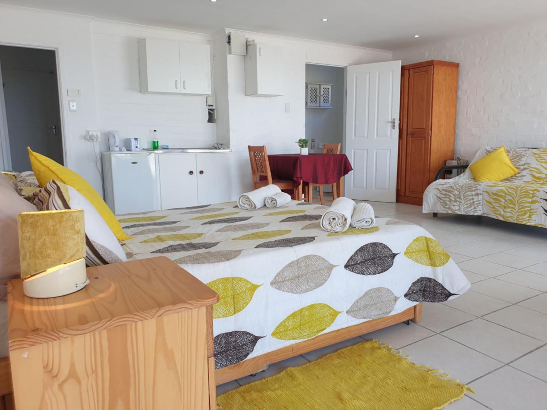 'The Bolussi Beachhouse', sleeps 12 in 6 en-suite bedrooms with Indoor Pool view 3