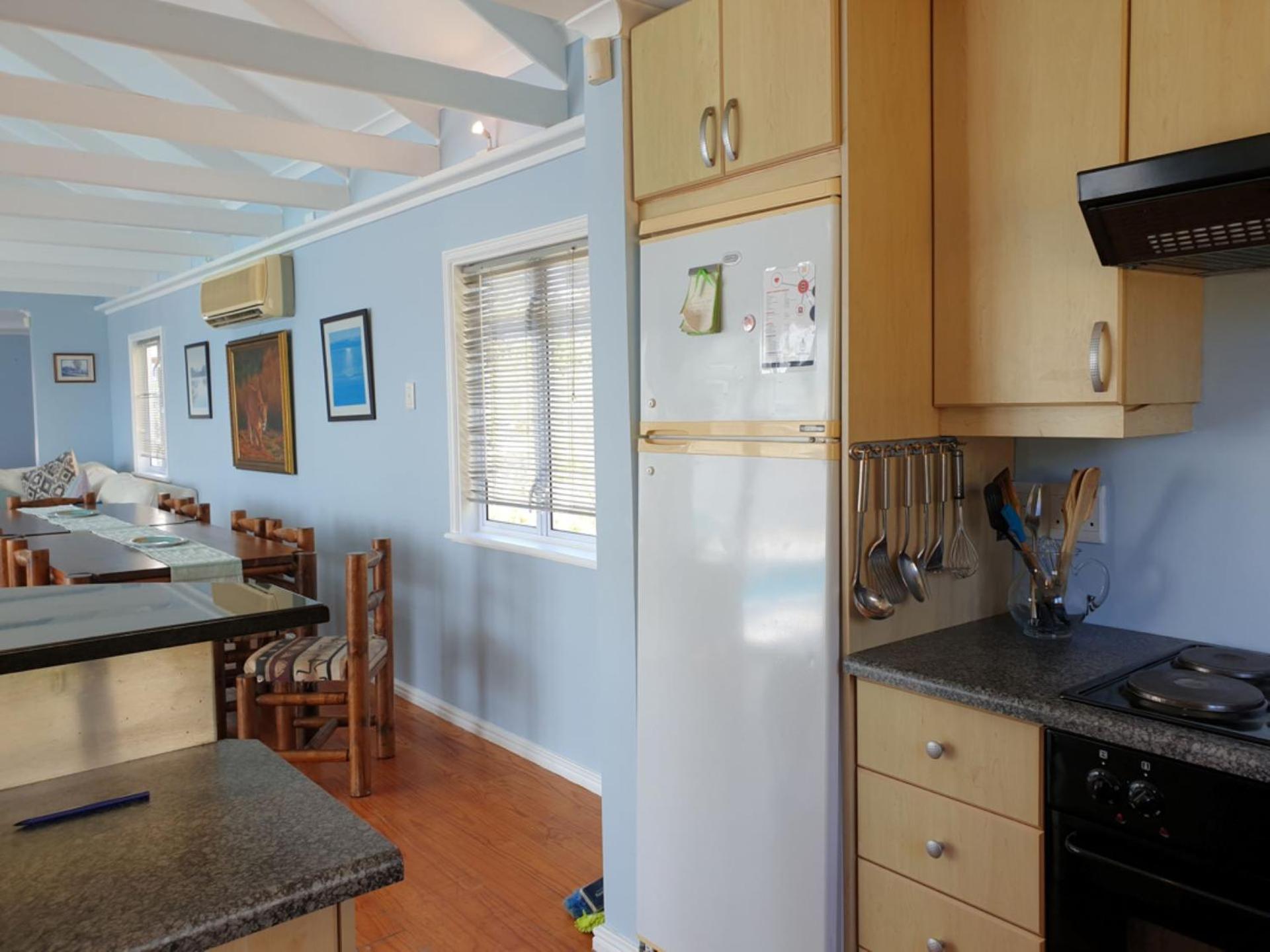 'The Bolussi Beachhouse', sleeps 12 in 6 en-suite bedrooms with Indoor Pool view 4
