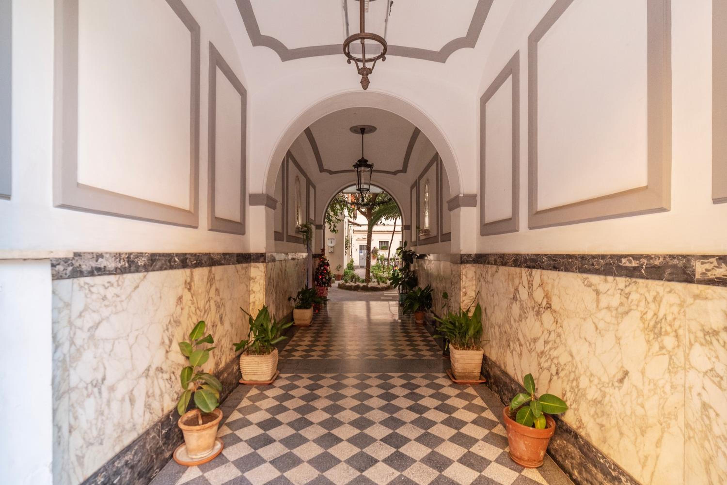 GuestHost - The secret garden of Rome! Apt x2