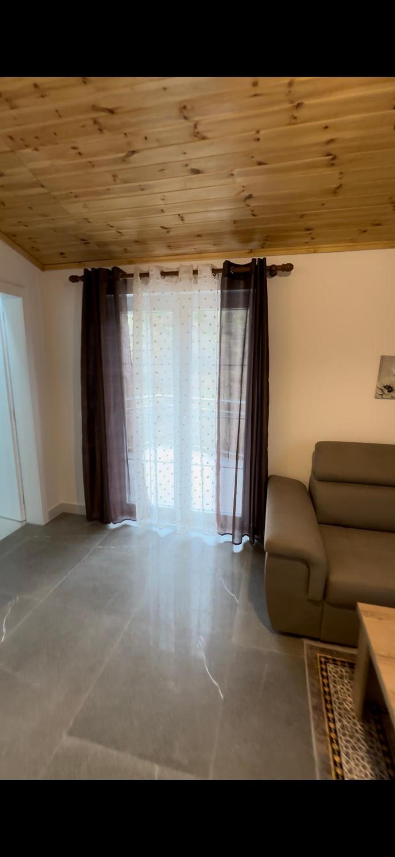 Qyteza Guest House & Camping