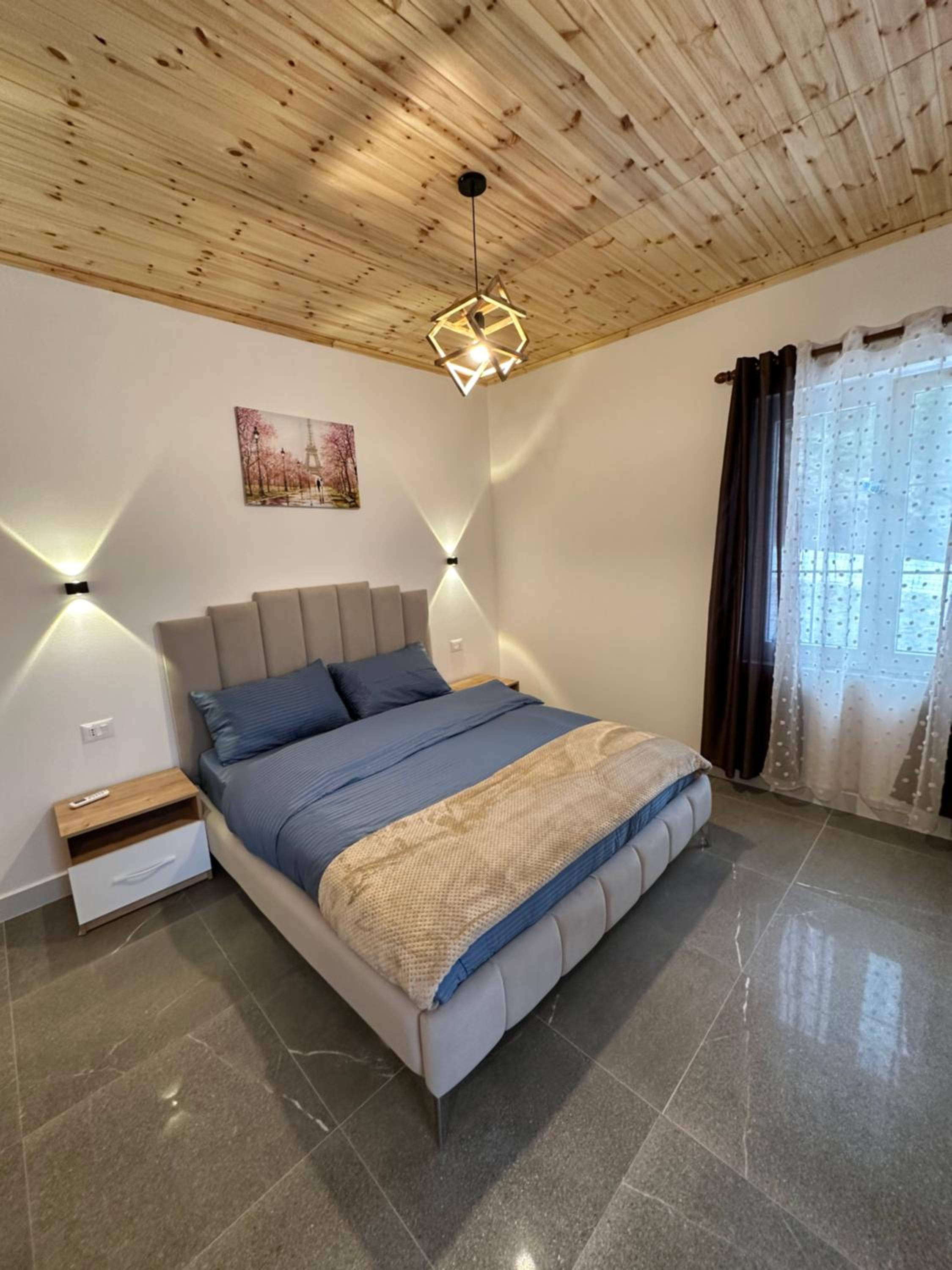Qyteza Guest House & Camping