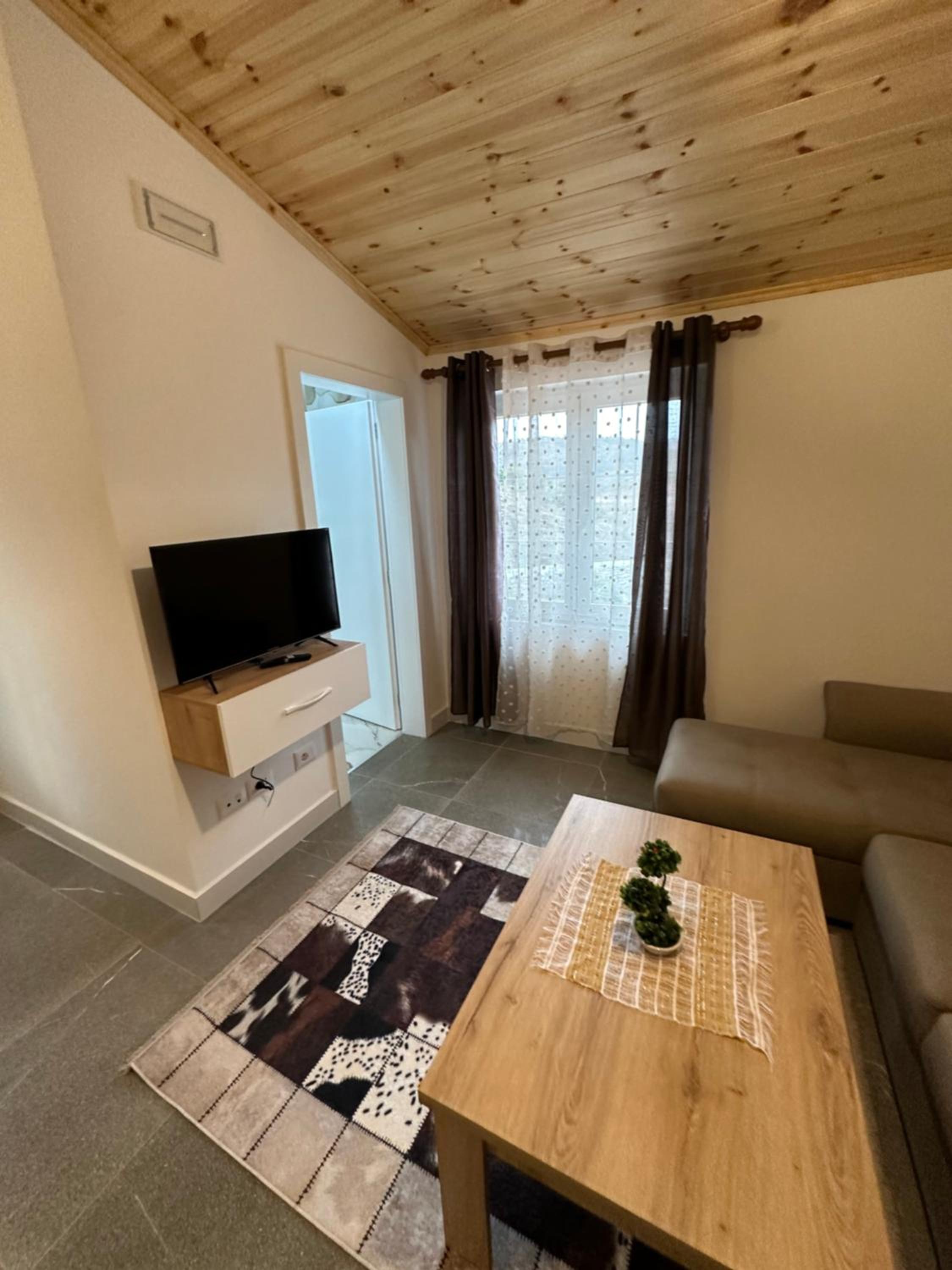 Qyteza Guest House & Camping