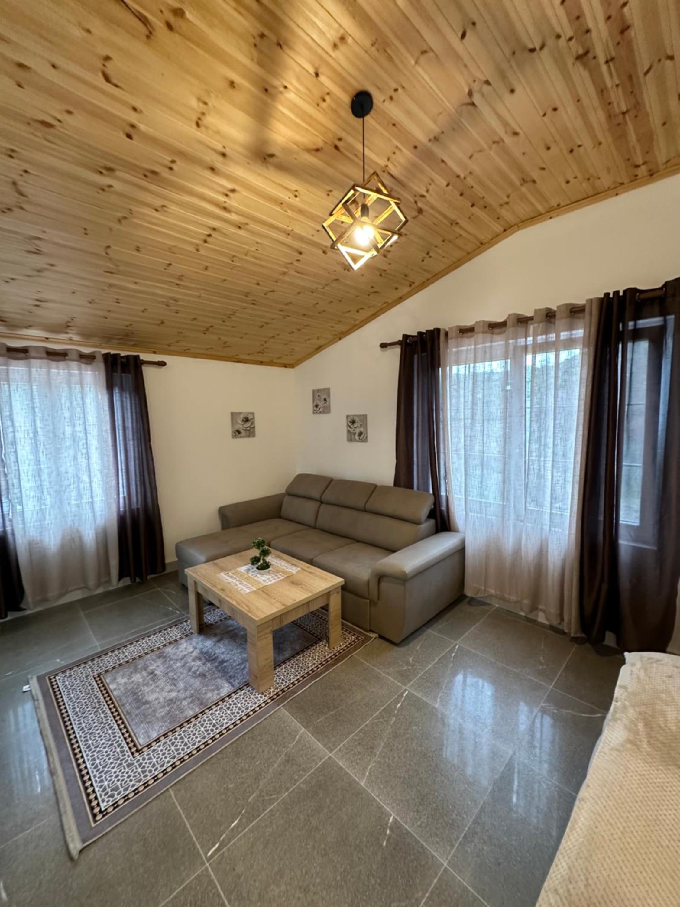 Qyteza Guest House & Camping