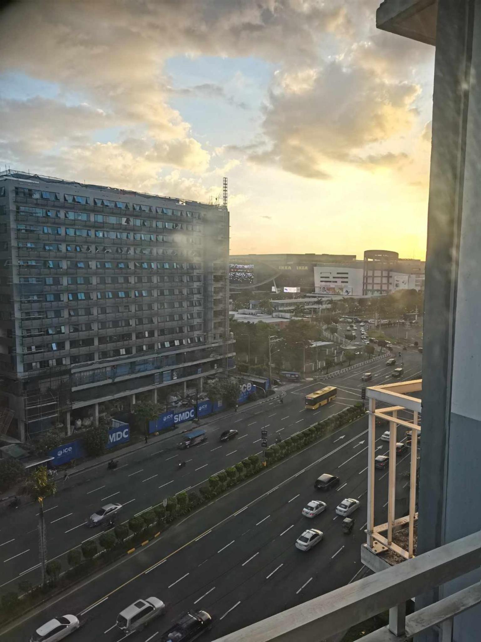 SHELL RESIDENCES MOA COMPLEX PASAY — Manila