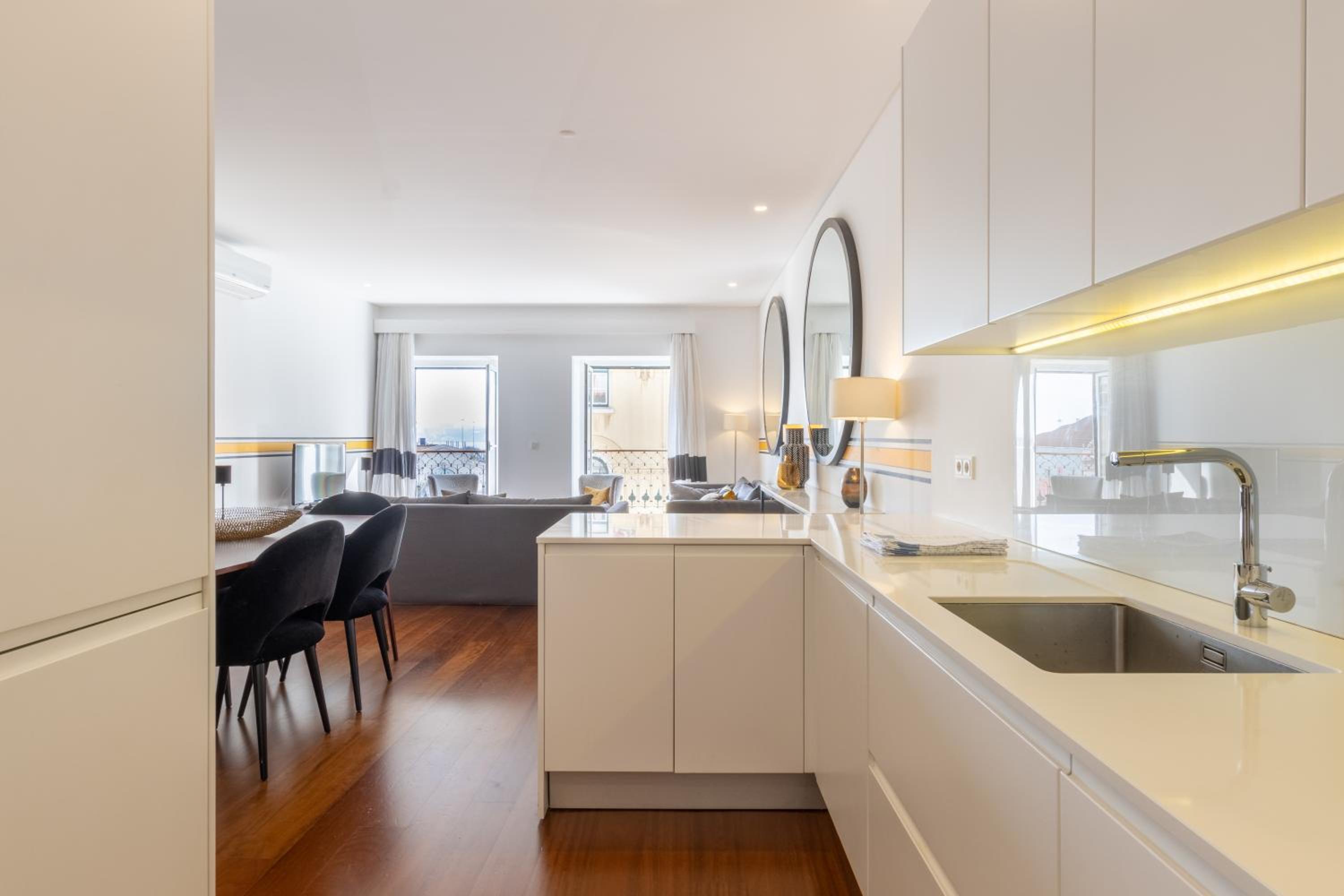 Spacious, family friendly 3BR & 3WC. AC/heating. view 3